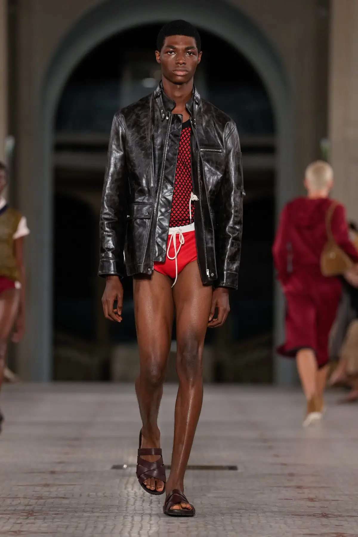 WALES BONNER met le cap sur le printemps 2025 avec une oasis tropicale inspirée par Althea McNish