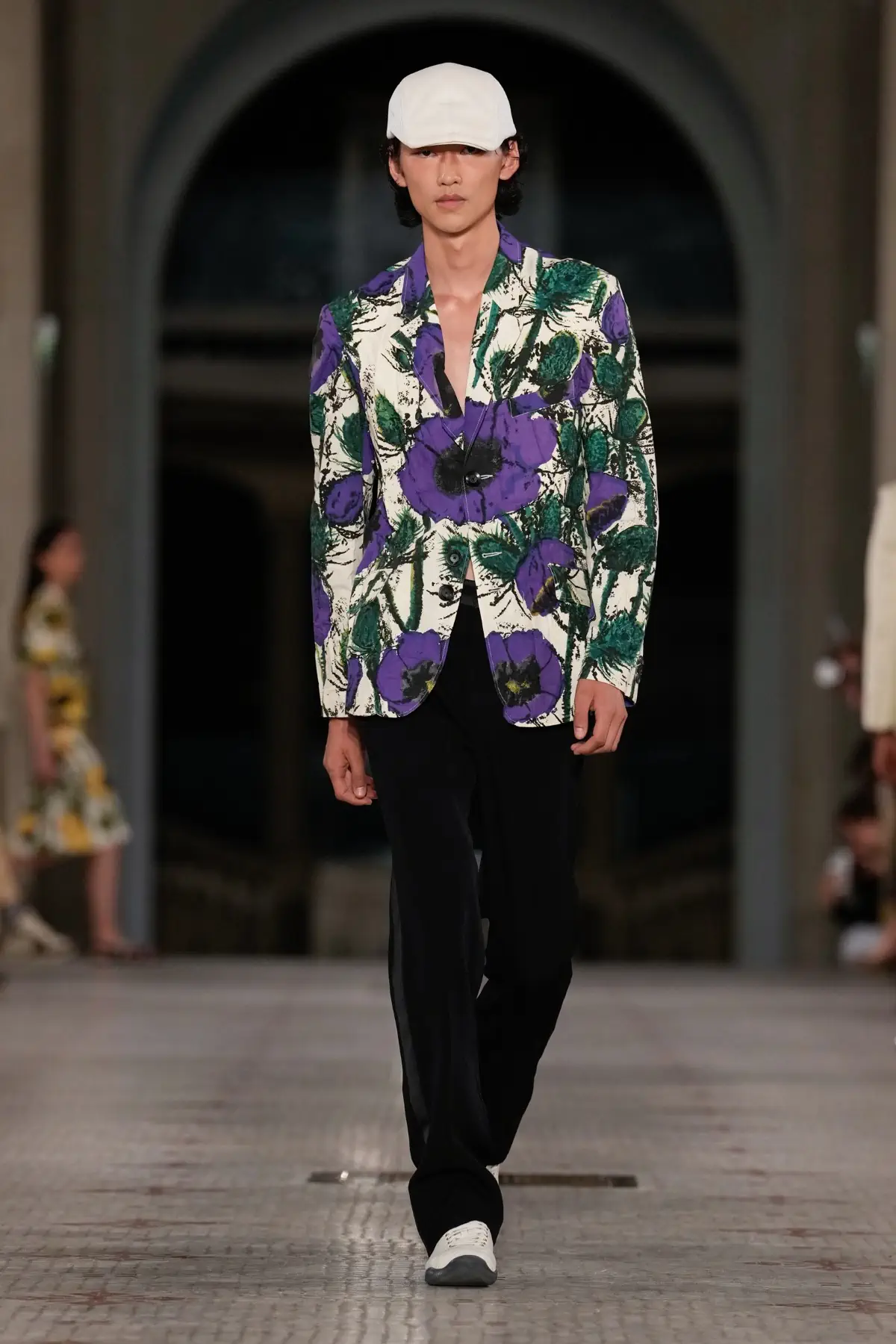 WALES BONNER met le cap sur le printemps 2025 avec une oasis tropicale inspirée par Althea McNish