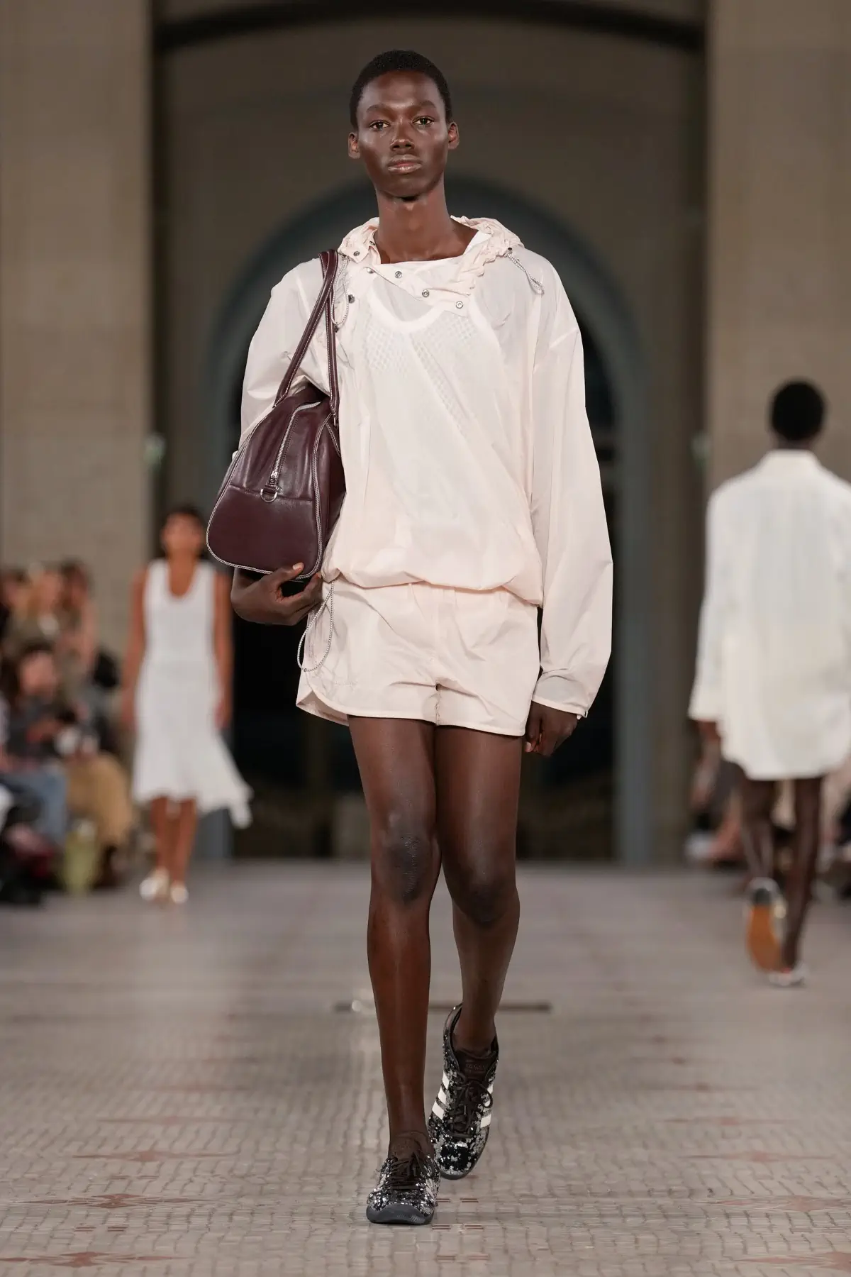 WALES BONNER met le cap sur le printemps 2025 avec une oasis tropicale inspirée par Althea McNish