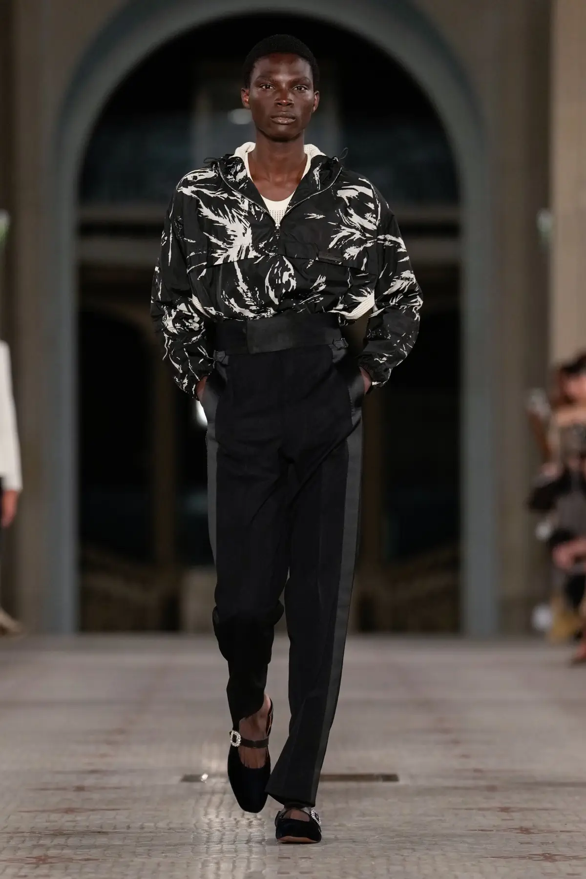 WALES BONNER met le cap sur le printemps 2025 avec une oasis tropicale inspirée par Althea McNish