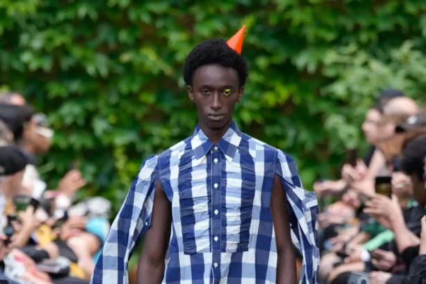 Walter Van Beirendonck mise sur le sourire et l'innovation pour le printemps 2025