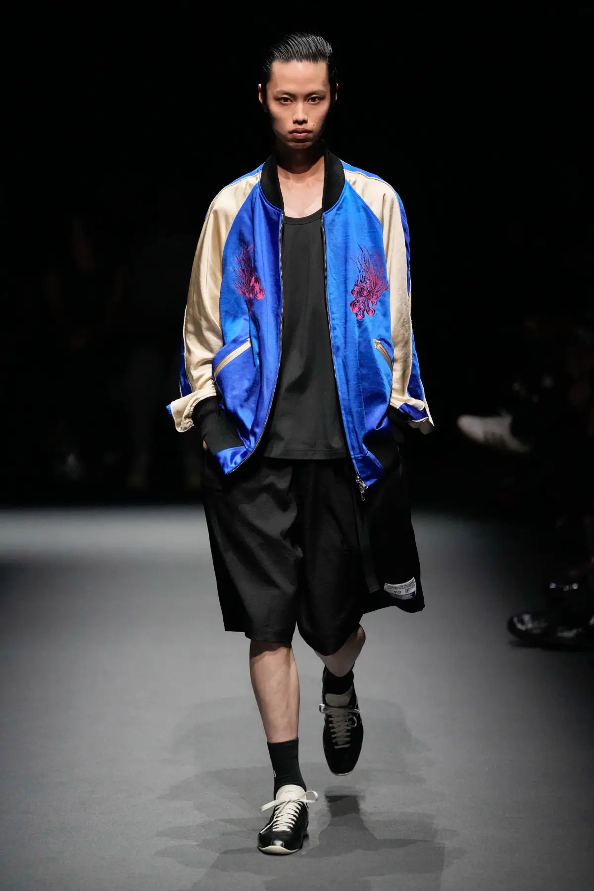 Pour le Printemps 2025, Y-3 revient sur les podiums et redéfinit l'athleisure de luxe