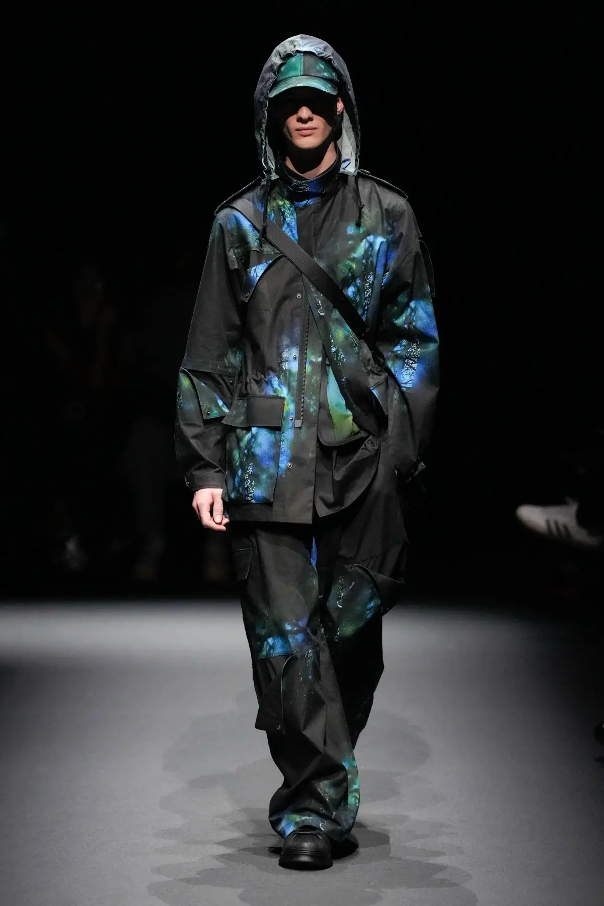Pour le Printemps 2025, Y-3 revient sur les podiums et redéfinit l'athleisure de luxe