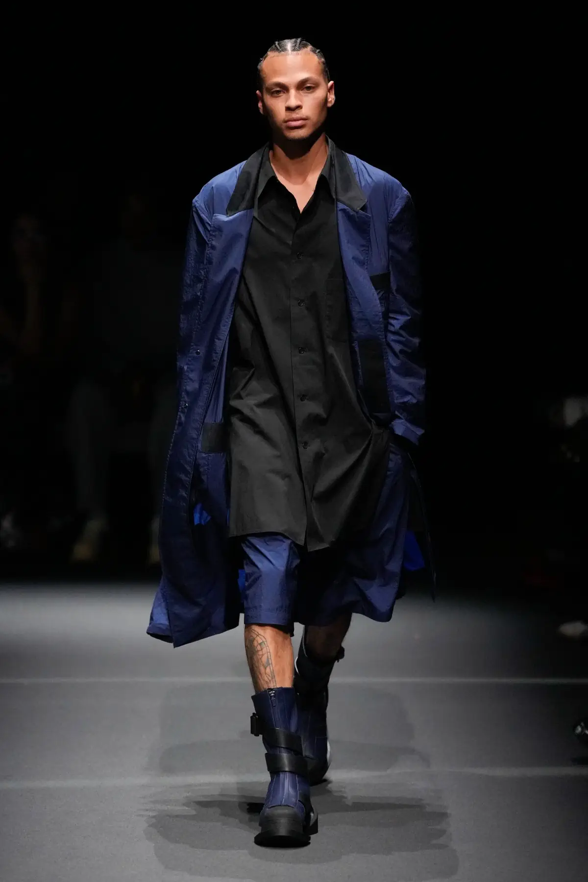 Pour le Printemps 2025, Y-3 revient sur les podiums et redéfinit l'athleisure de luxe