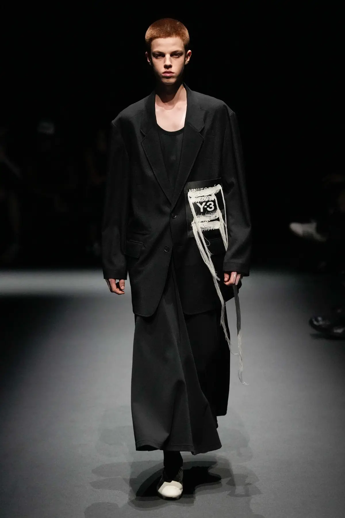 Pour le Printemps 2025, Y-3 revient sur les podiums et redéfinit l'athleisure de luxe