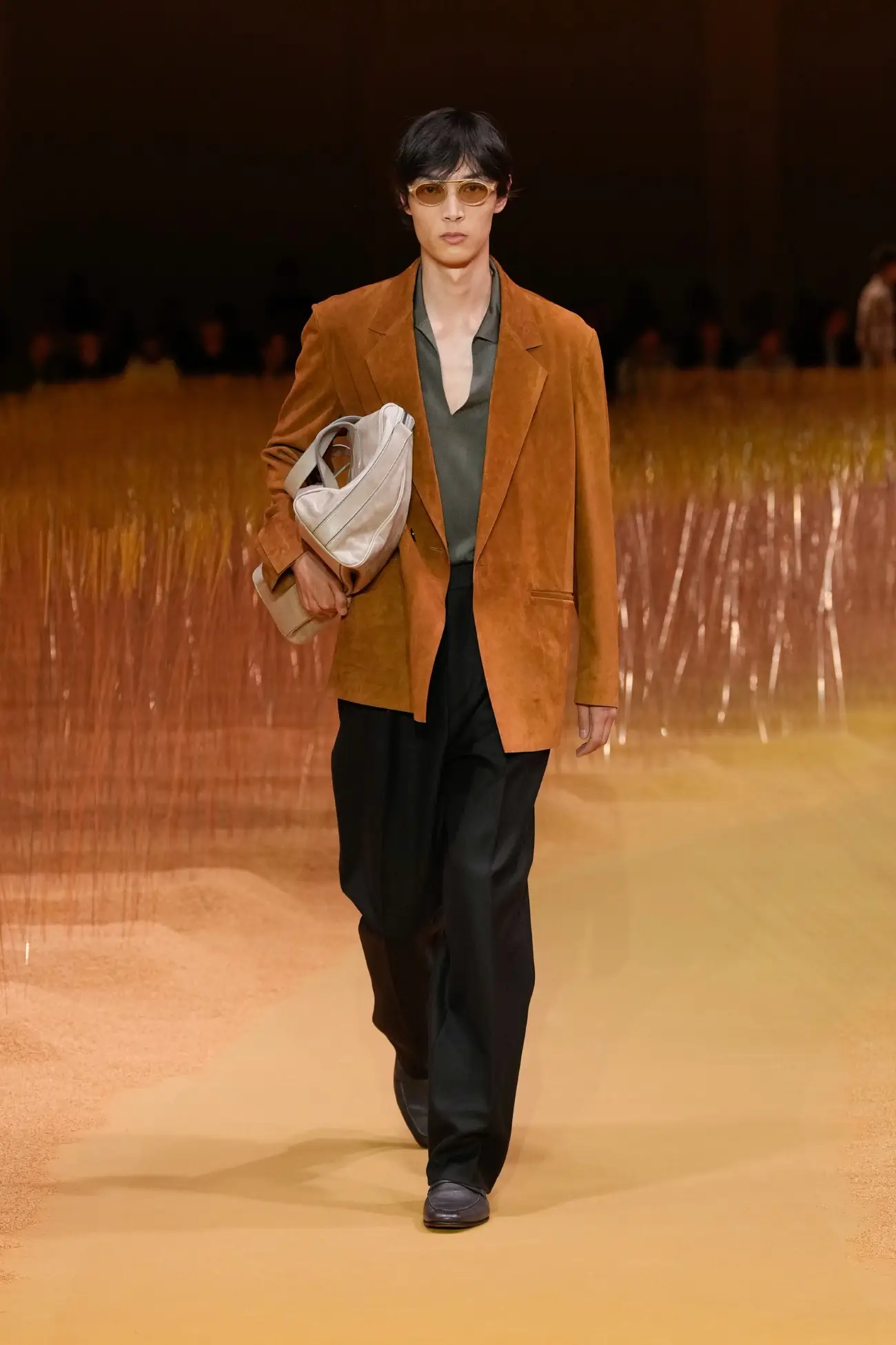 ZEGNA dévoile une collection Printemps 2025 pleine de légèreté, avec le lin au premier plan