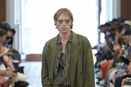 La collection Printemps 2025 de Ziggy Chen, une célébration de la force cachée à travers une beauté décadente