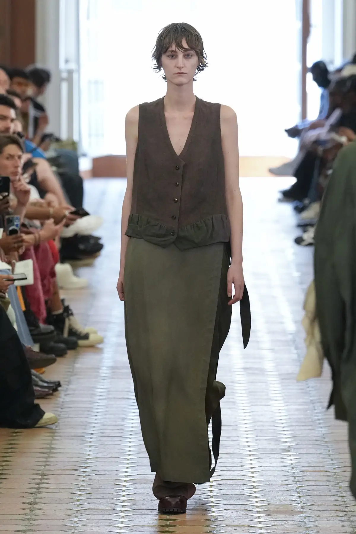 La collection Printemps 2025 de Ziggy Chen, une célébration de la force cachée à travers une beauté décadente