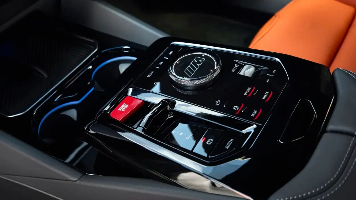 La BMW M5 2025 entre dans le futur avec 717 chevaux électrifiés