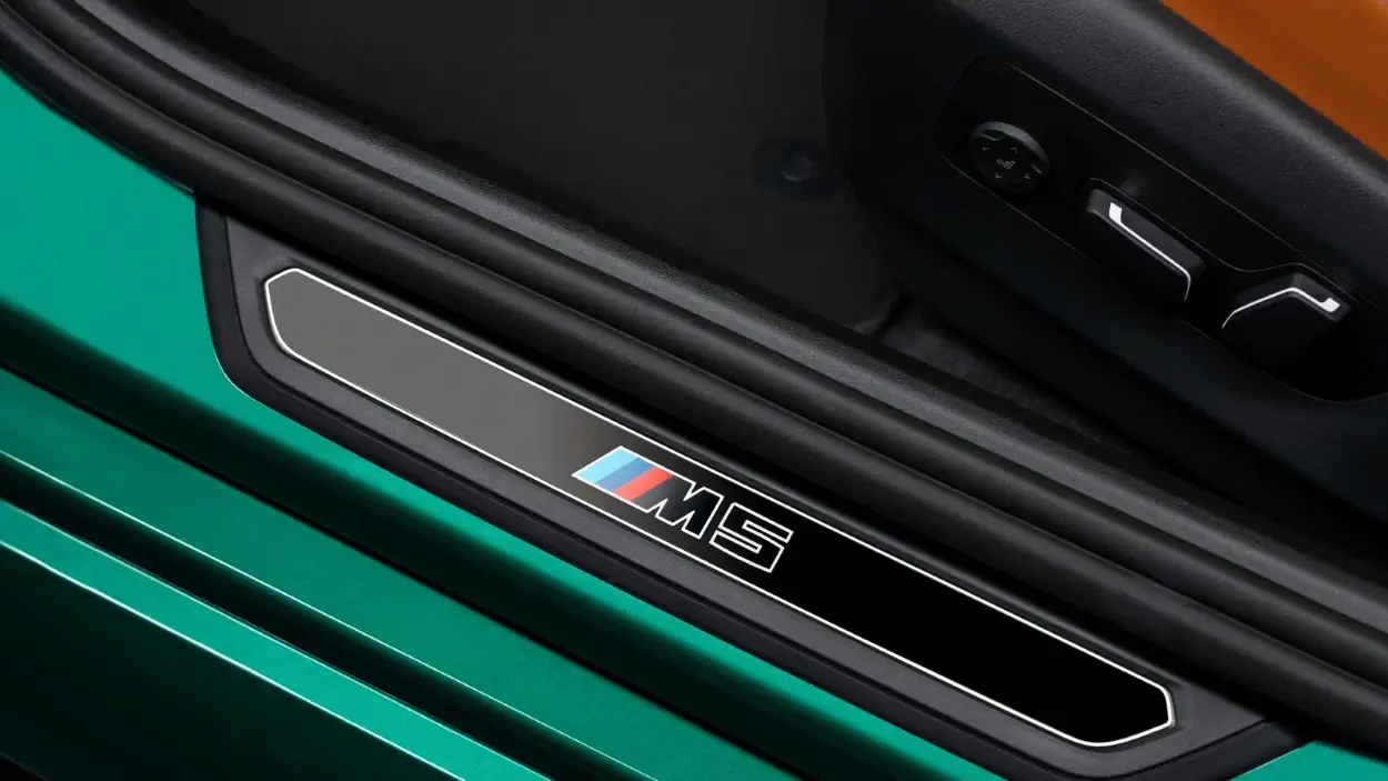 La BMW M5 2025 entre dans le futur avec 717 chevaux électrifiés