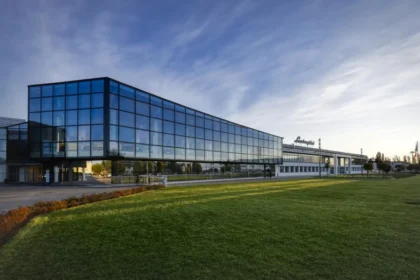 Lamborghini enregistre des résultats records au premier semestre 2024 grâce à l'accélération de la transition vers les véhicules hybrides