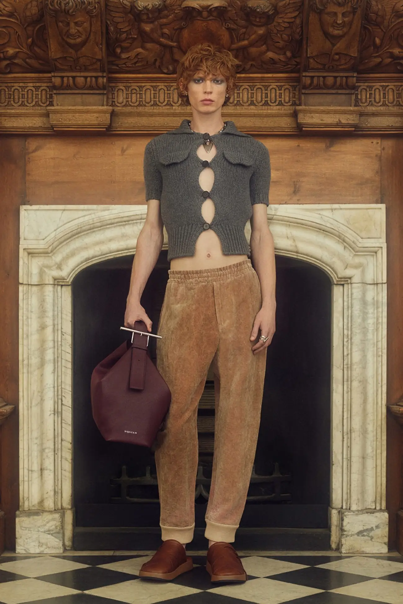Collection McQueen croisière 2025, une nouvelle ère de punk aristocratique