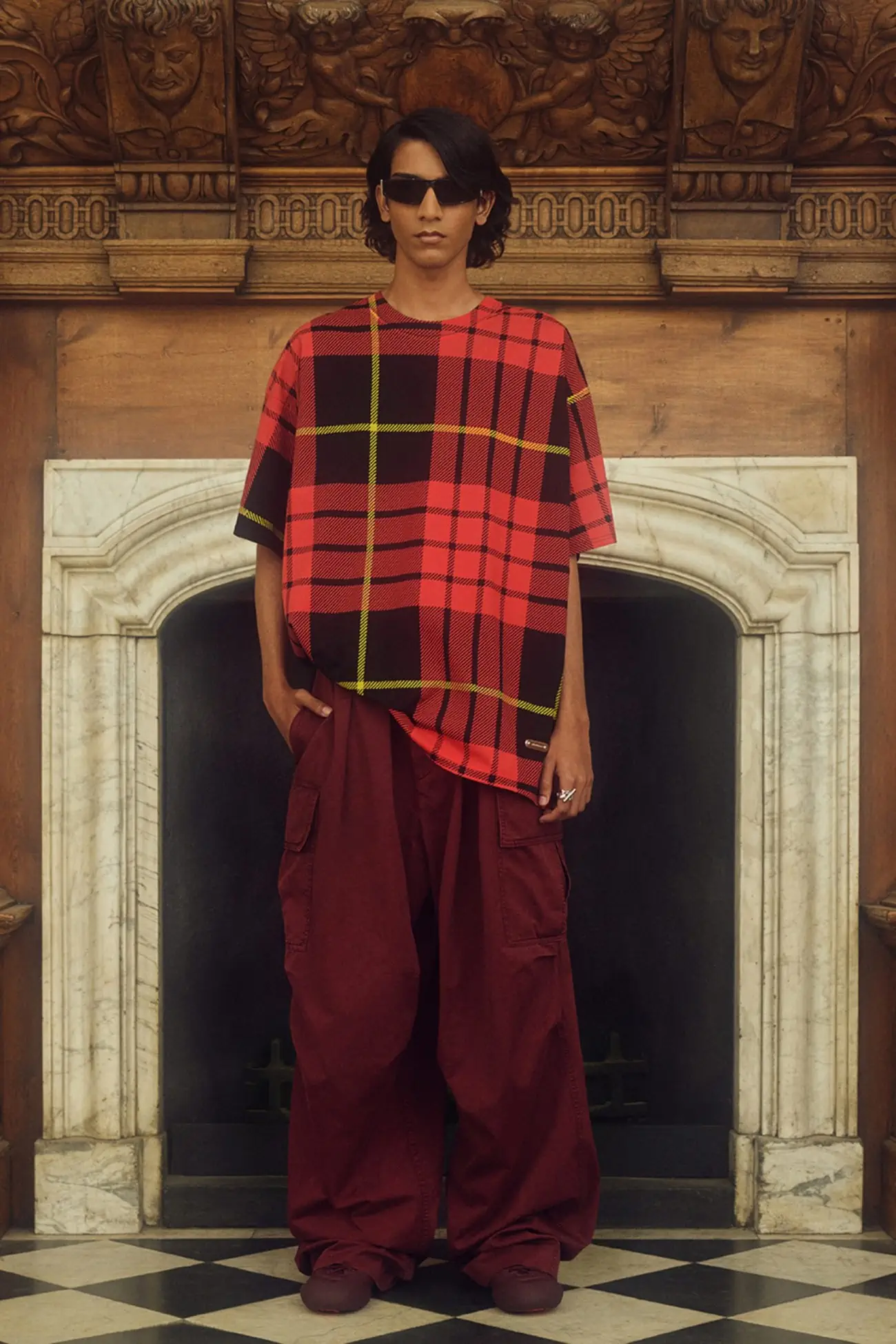 Collection McQueen croisière 2025, une nouvelle ère de punk aristocratique