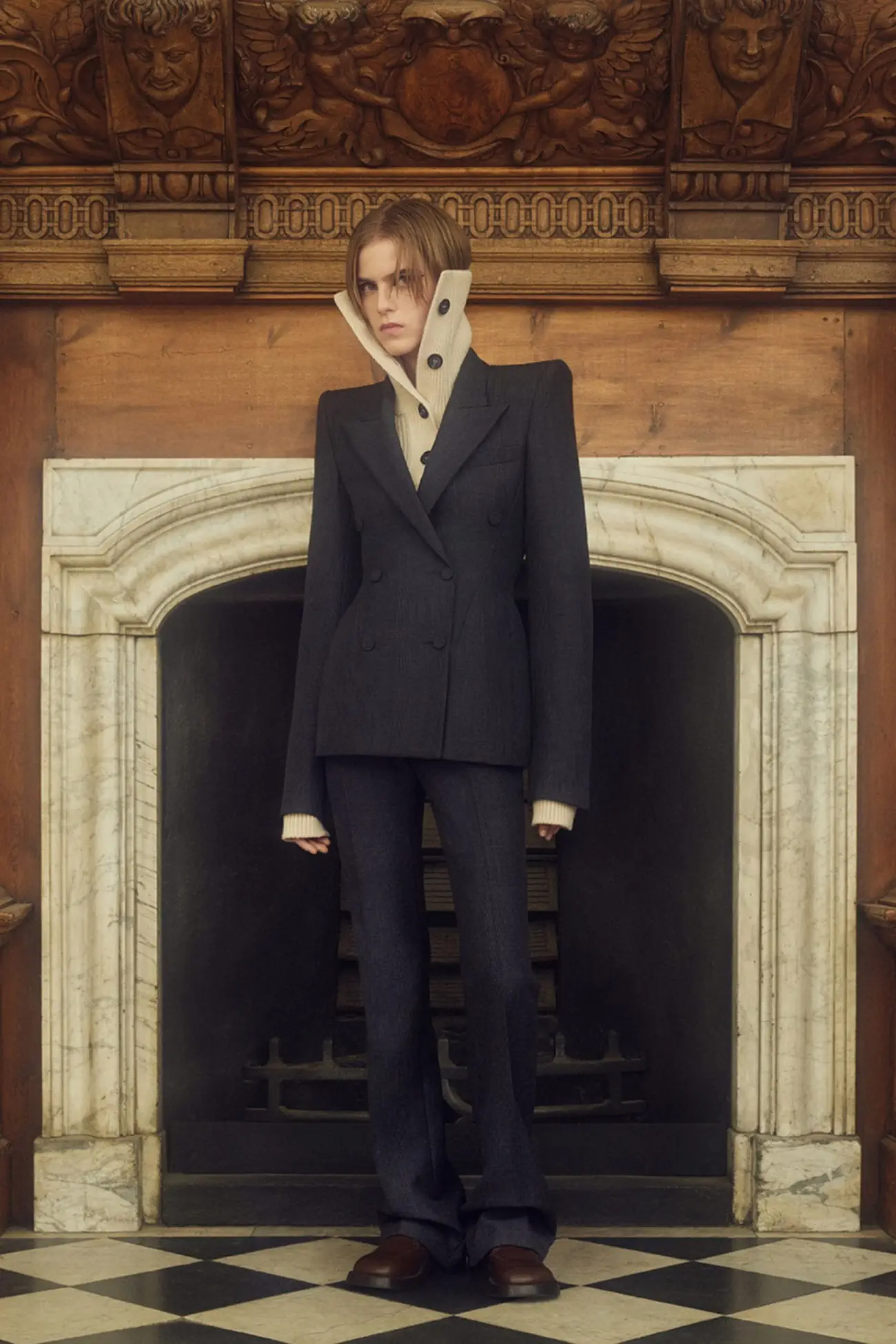 Collection McQueen croisière 2025, une nouvelle ère de punk aristocratique