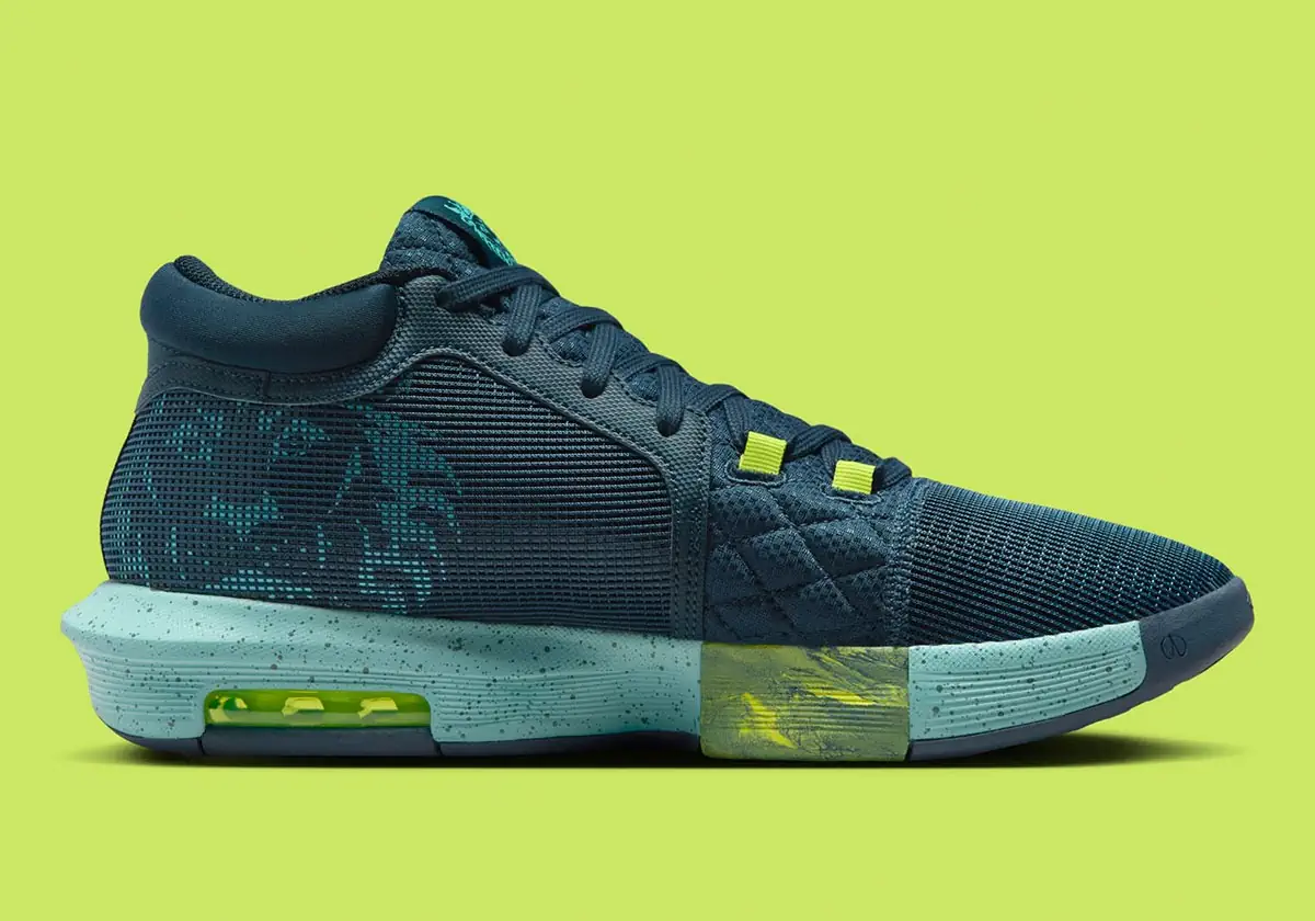 La Nike LeBron Witness 8 « Armory Navy », la chaussure fétiche de King James, fait peau neuve