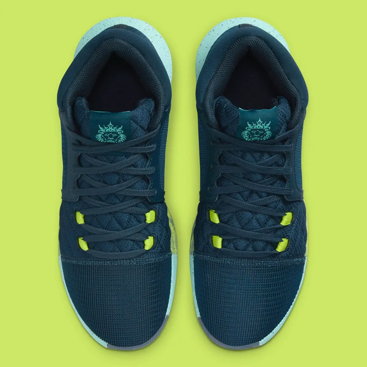 La Nike LeBron Witness 8 « Armory Navy », la chaussure fétiche de King James, fait peau neuve