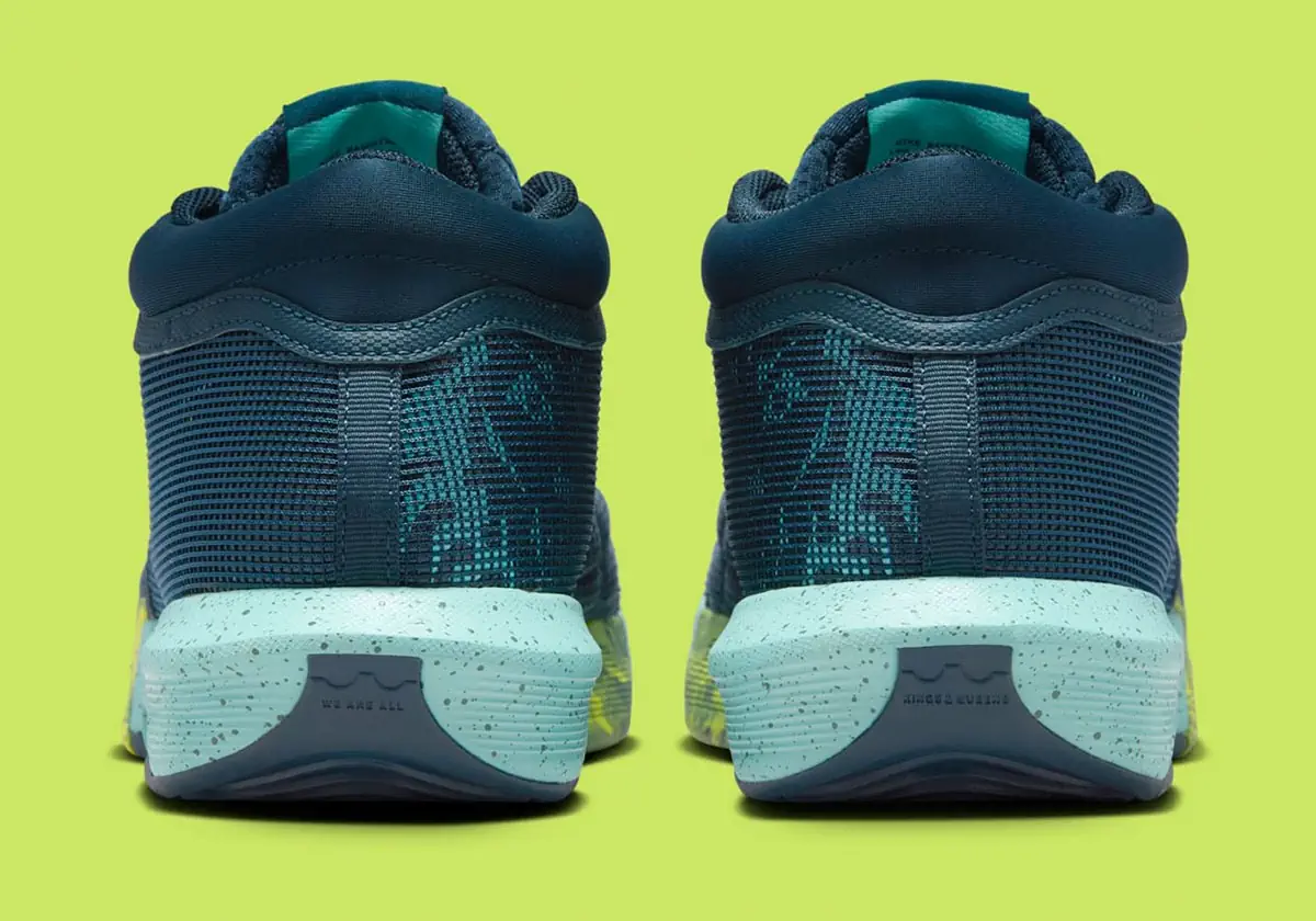 La Nike LeBron Witness 8 « Armory Navy », la chaussure fétiche de King James, fait peau neuve