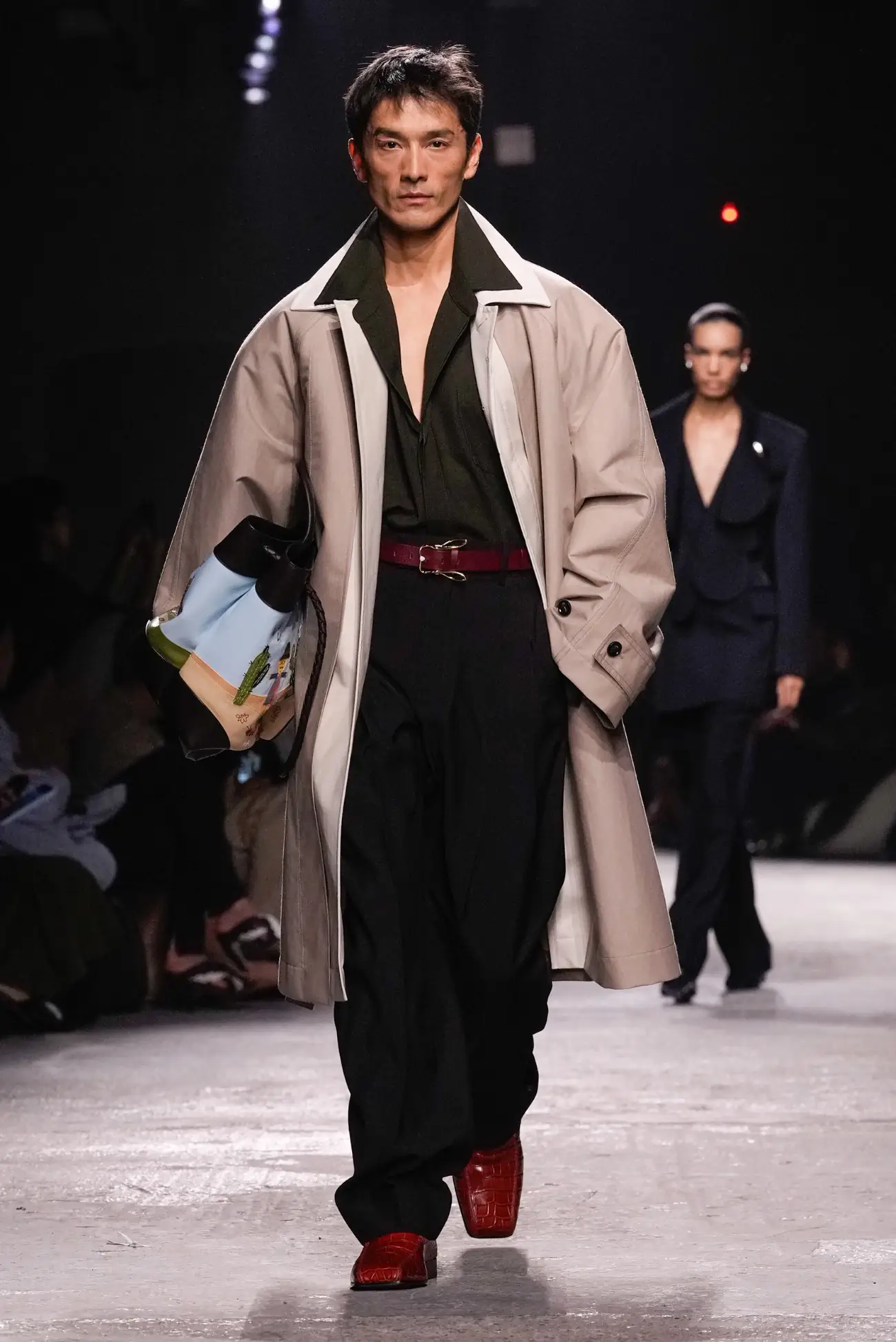 Collection Bottega Veneta Printemps 2025 : une interprétation ludique du tailleur
