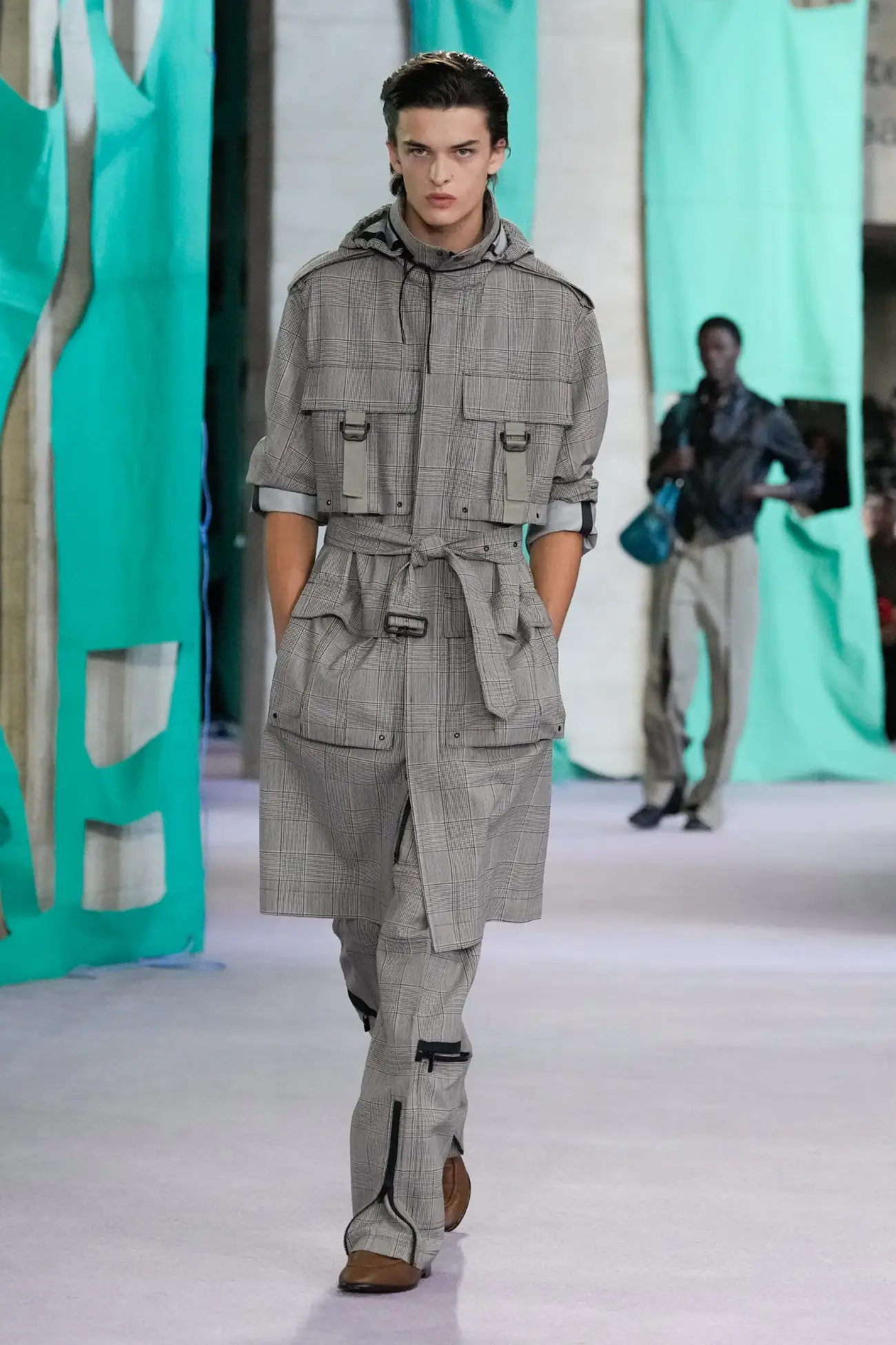 Burberry Printemps 2025 : un retour au pragmatisme avec une pointe d'optimisme