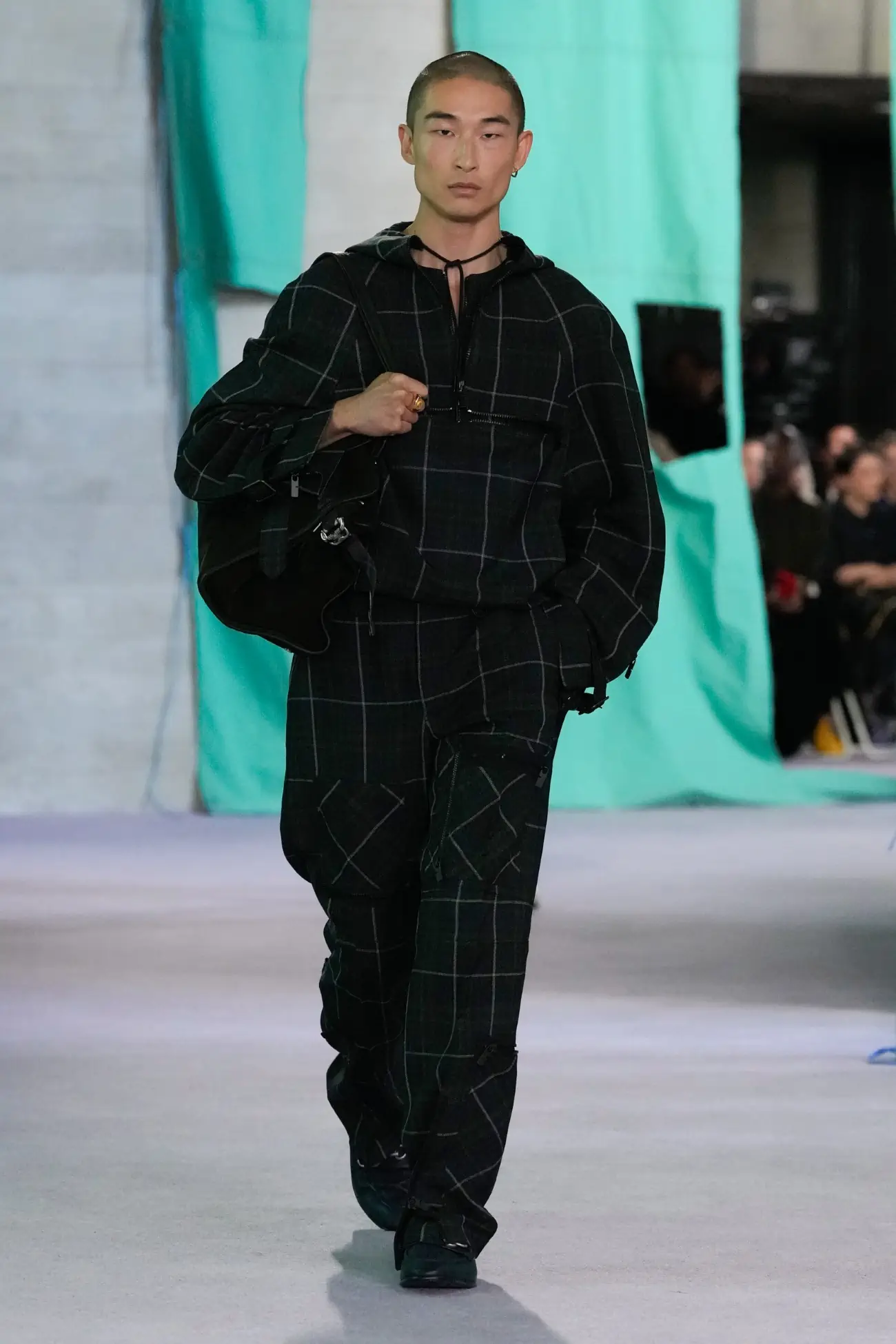 Burberry Printemps 2025 : un retour au pragmatisme avec une pointe d'optimisme