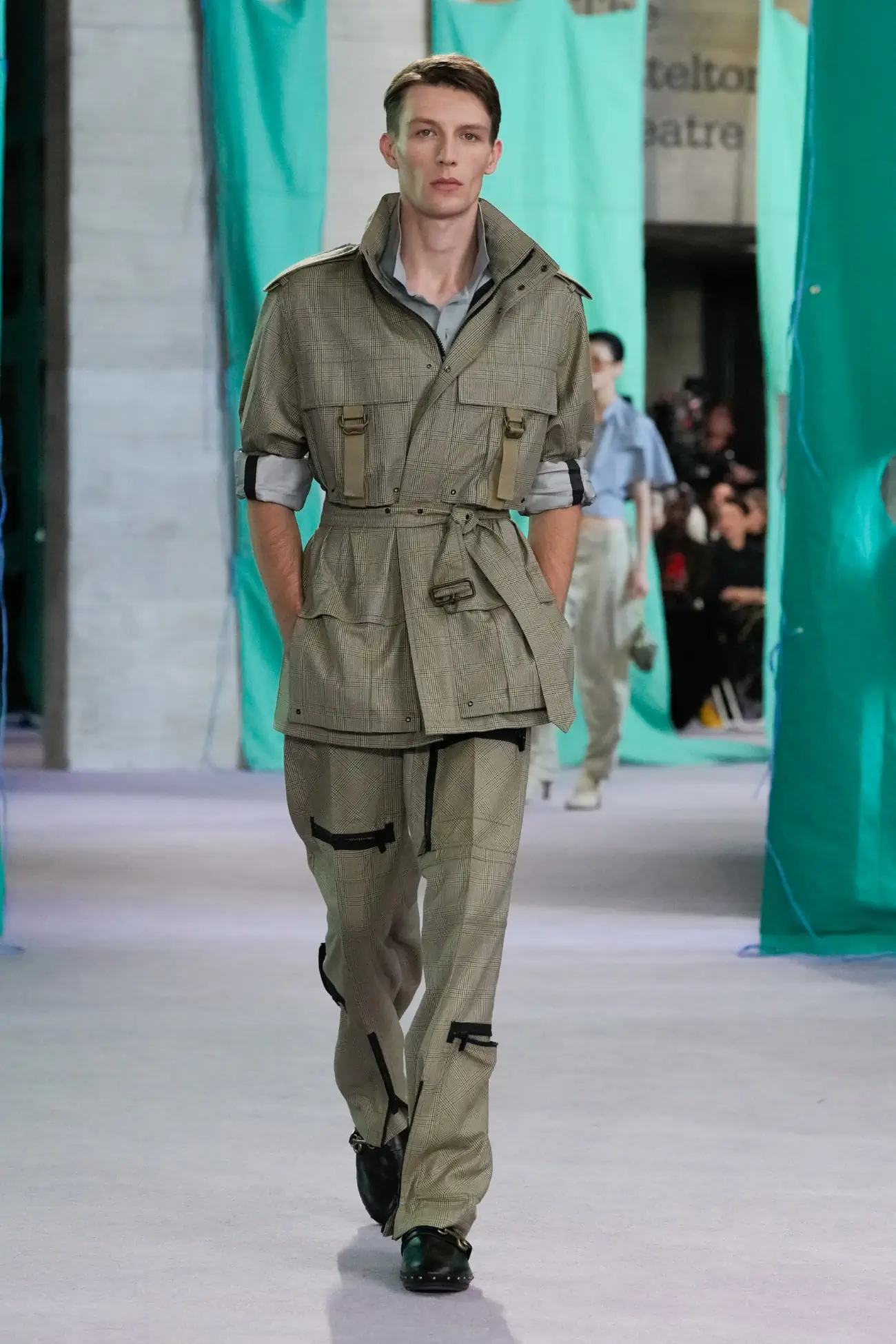 Burberry Printemps 2025 : un retour au pragmatisme avec une pointe d'optimisme