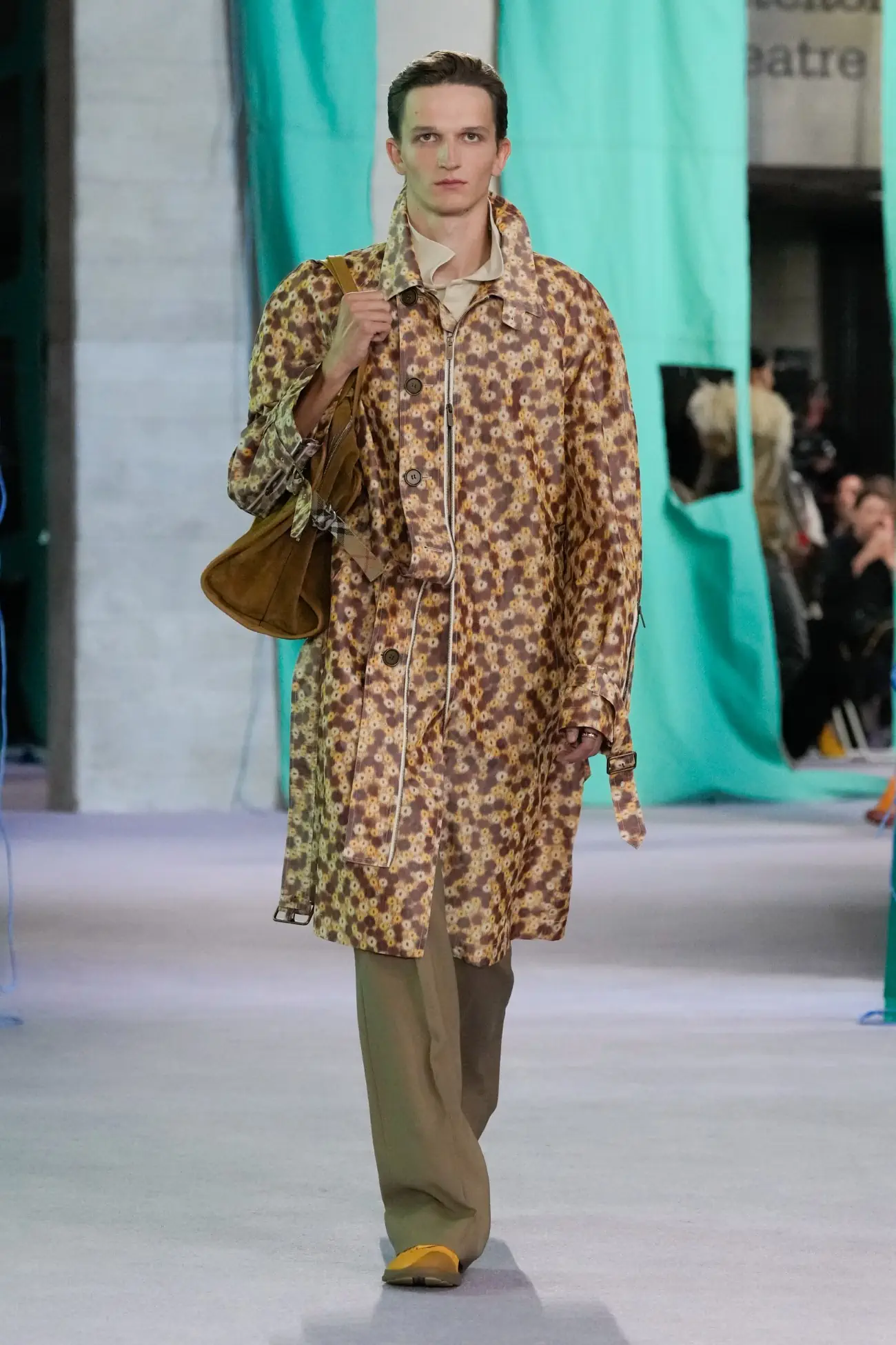 Burberry Printemps 2025 : un retour au pragmatisme avec une pointe d'optimisme