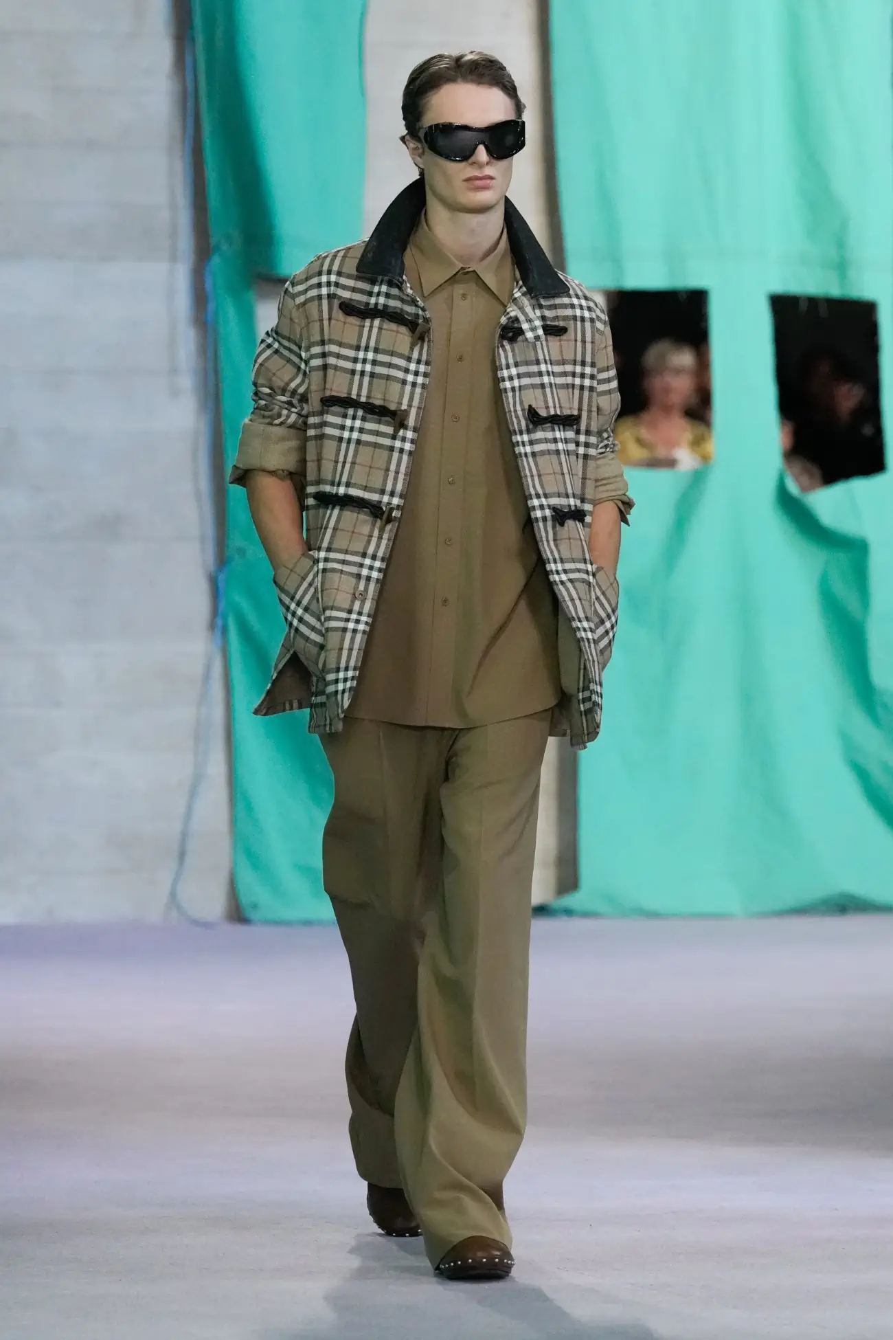 Burberry Printemps 2025 : un retour au pragmatisme avec une pointe d'optimisme