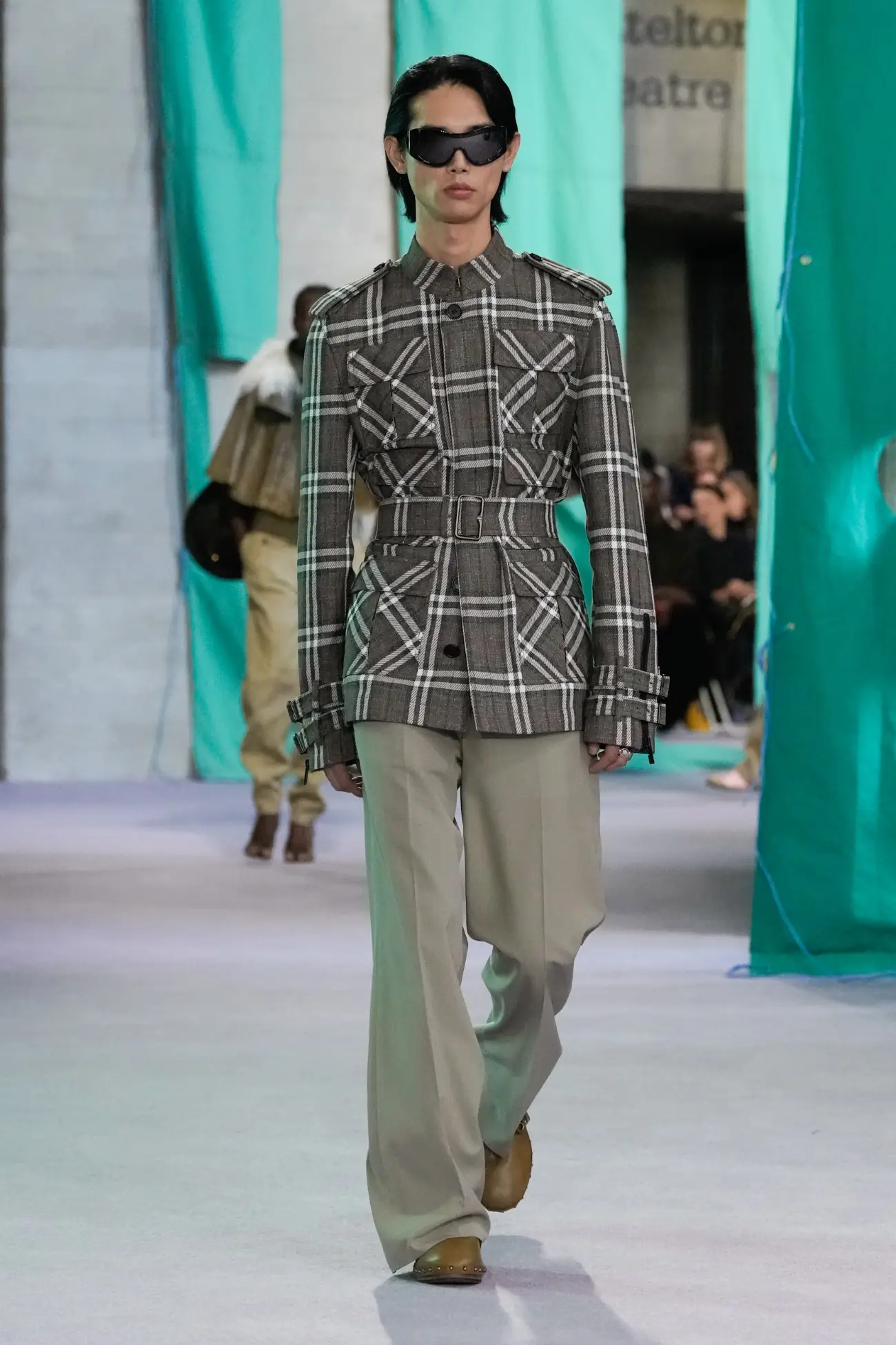 Burberry Printemps 2025 : un retour au pragmatisme avec une pointe d'optimisme