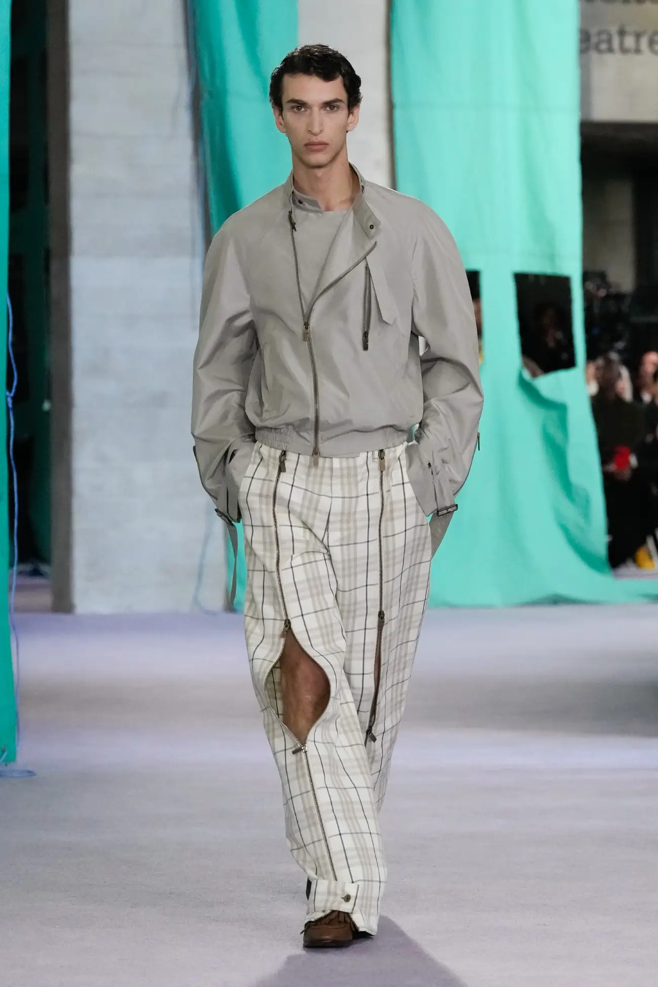 Burberry Printemps 2025 : un retour au pragmatisme avec une pointe d'optimisme