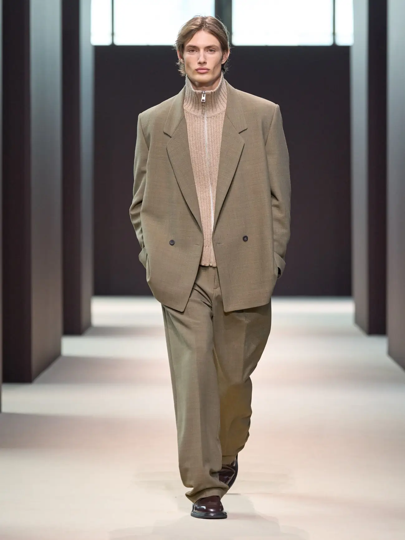 La collection Automne 2024 de COS allie élégance intemporelle et sensibilité moderne