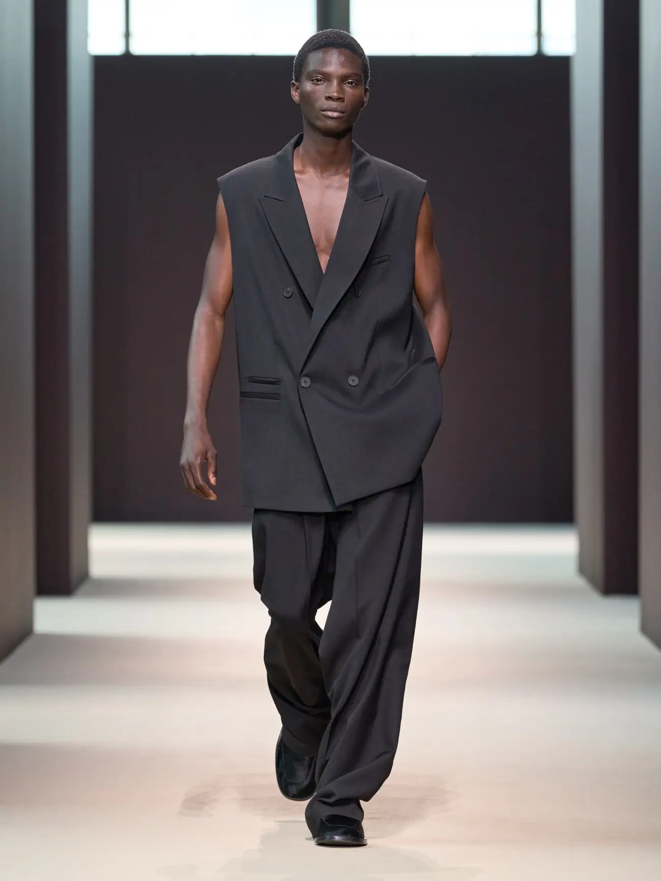 La collection Automne 2024 de COS allie élégance intemporelle et sensibilité moderne