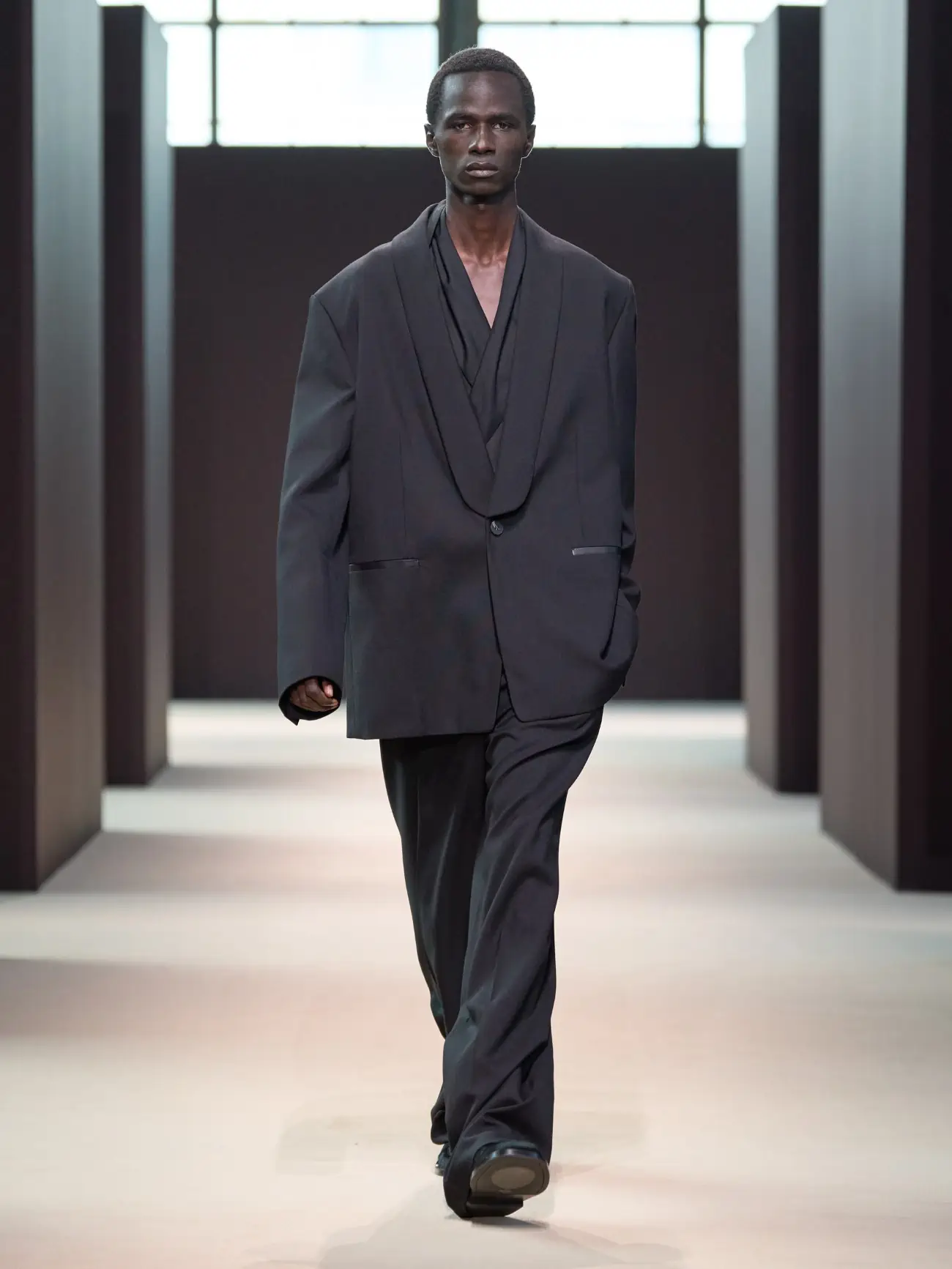 La collection Automne 2024 de COS allie élégance intemporelle et sensibilité moderne