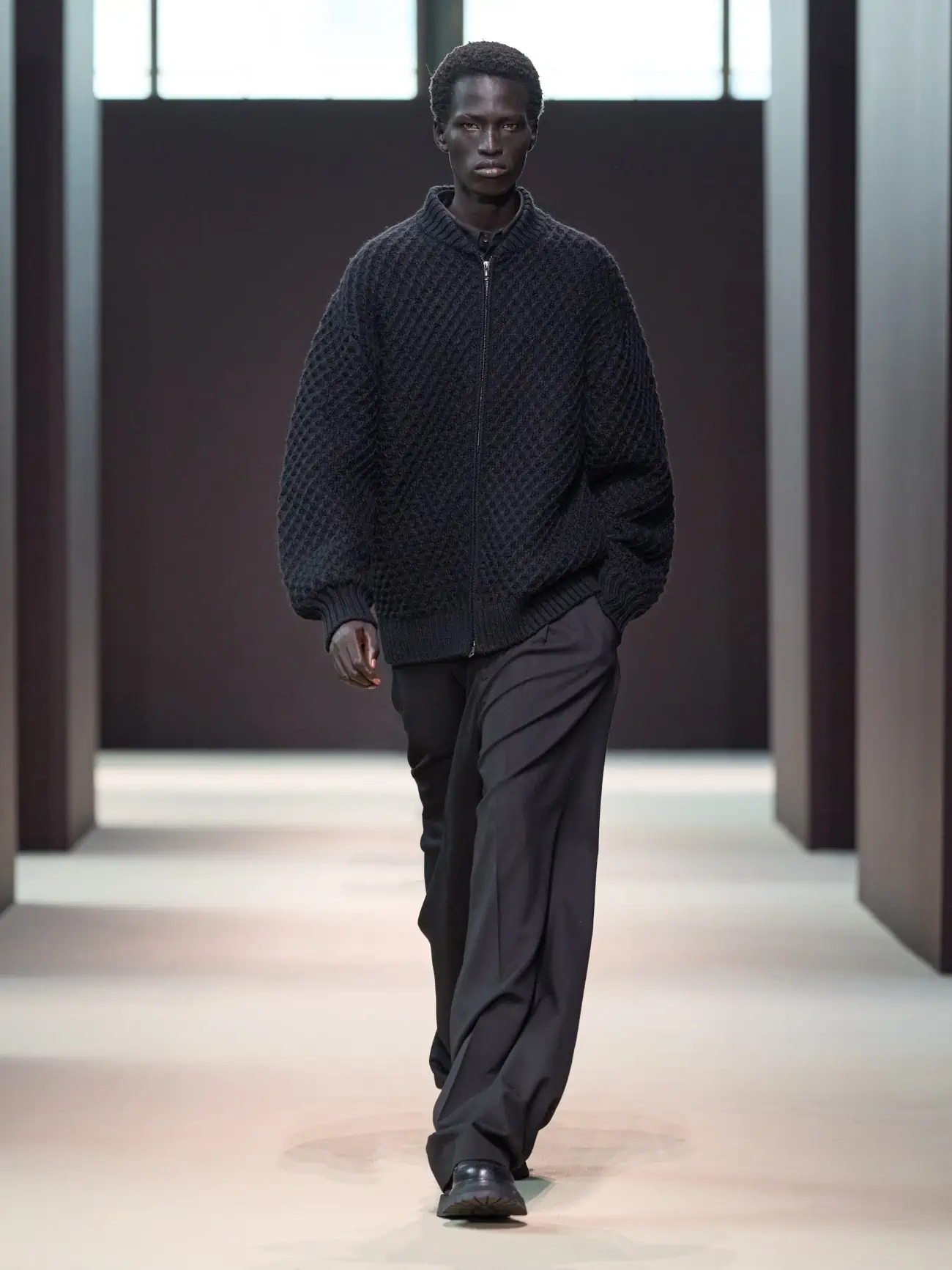 La collection Automne 2024 de COS allie élégance intemporelle et sensibilité moderne