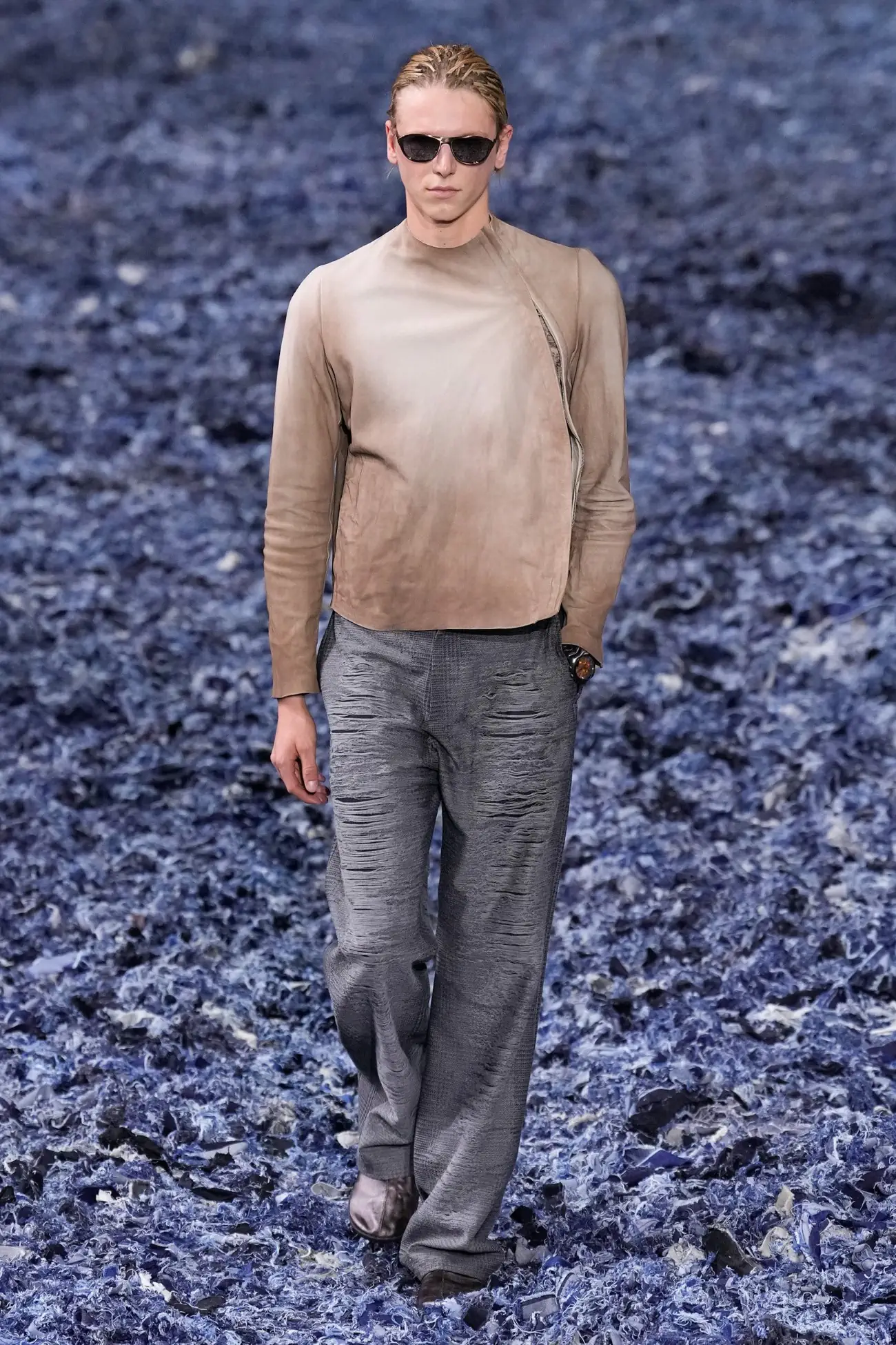 Diesel Printemps 2025 : une symphonie circulaire de denim usé