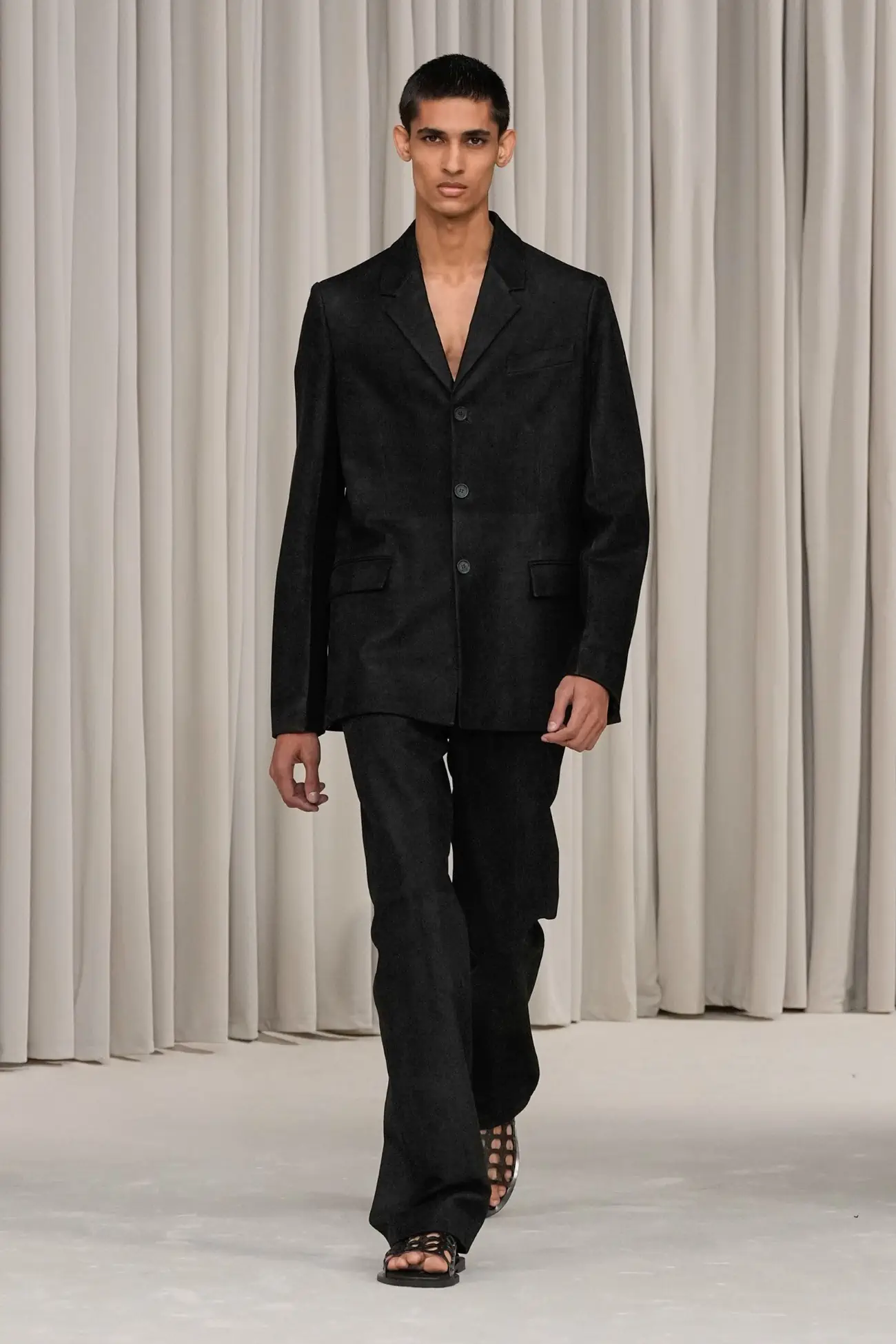 La collection Ferragamo Printemps 2025 capture l'essence de la liberté