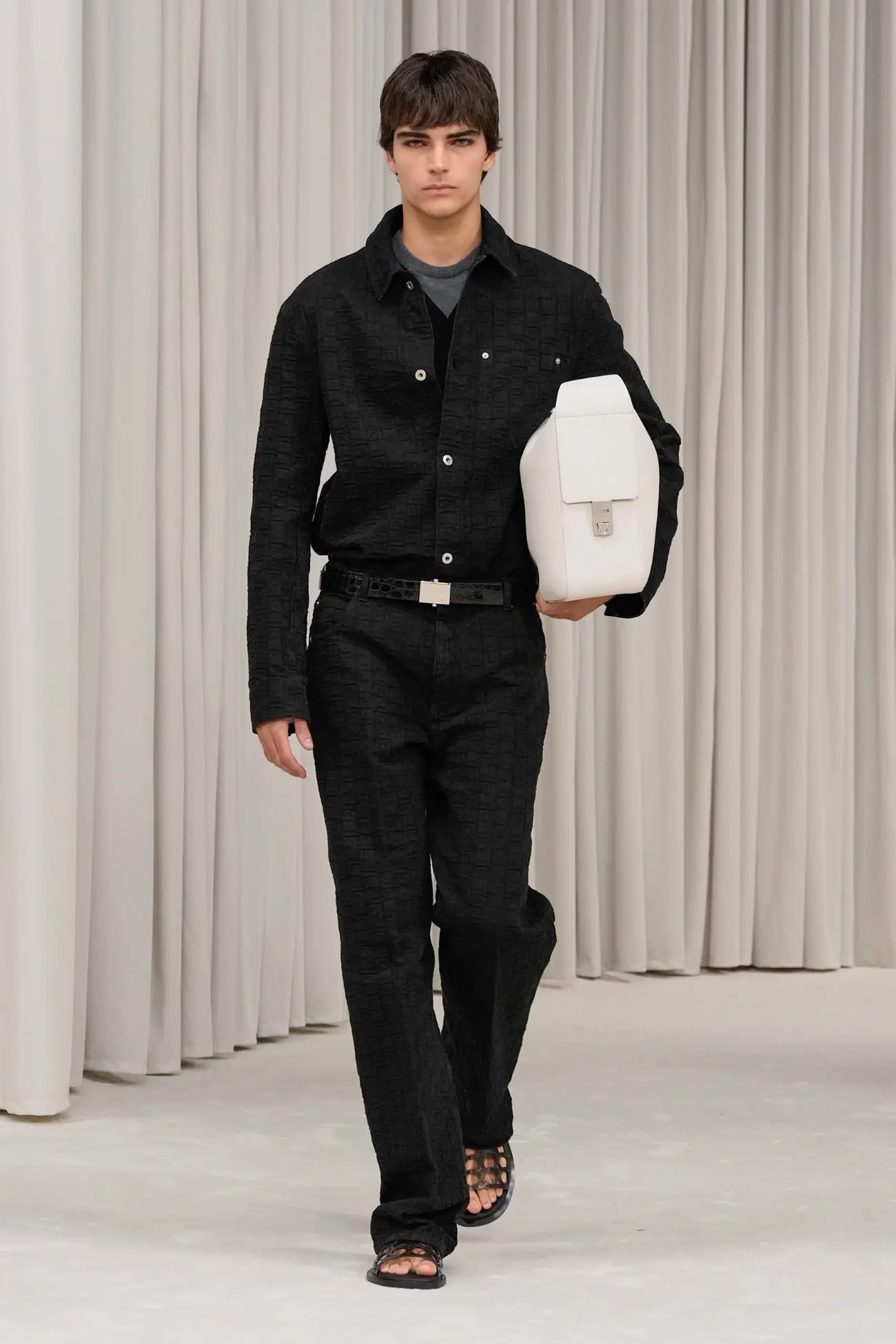 La collection Ferragamo Printemps 2025 capture l'essence de la liberté