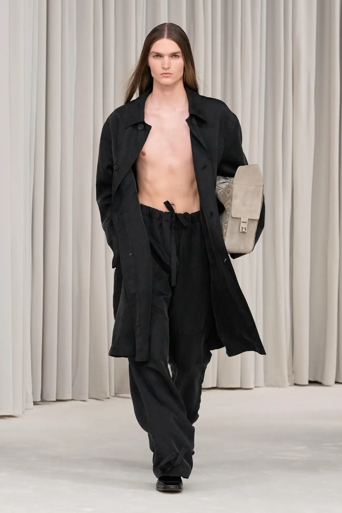 La collection Ferragamo Printemps 2025 capture l'essence de la liberté