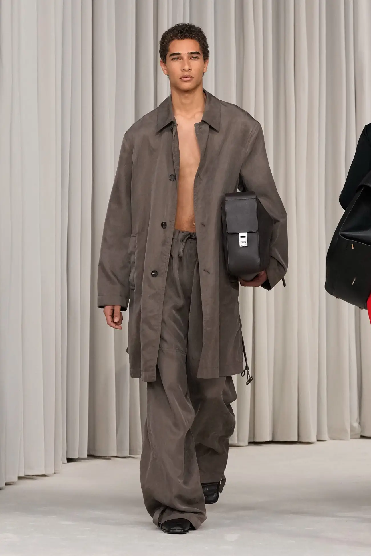 La collection Ferragamo Printemps 2025 capture l'essence de la liberté