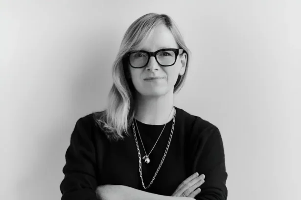 GIVENCHY nomme Sarah Burton nouvelle directrice de la création