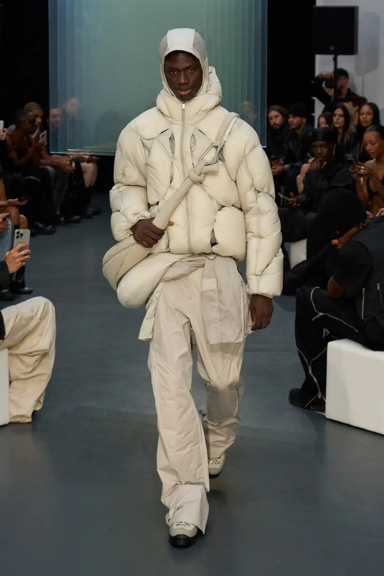 Heliot Emil Printemps 2025 redéfinit l'élégance technique