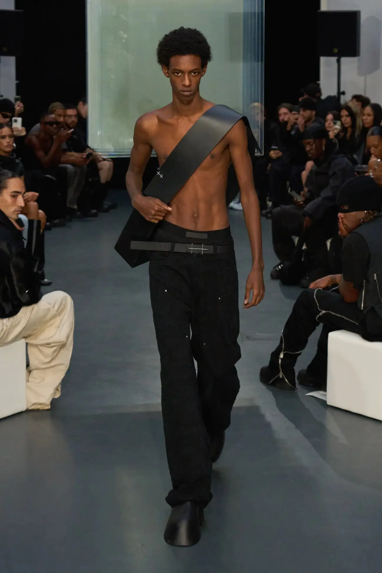 Heliot Emil Printemps 2025 redéfinit l'élégance technique