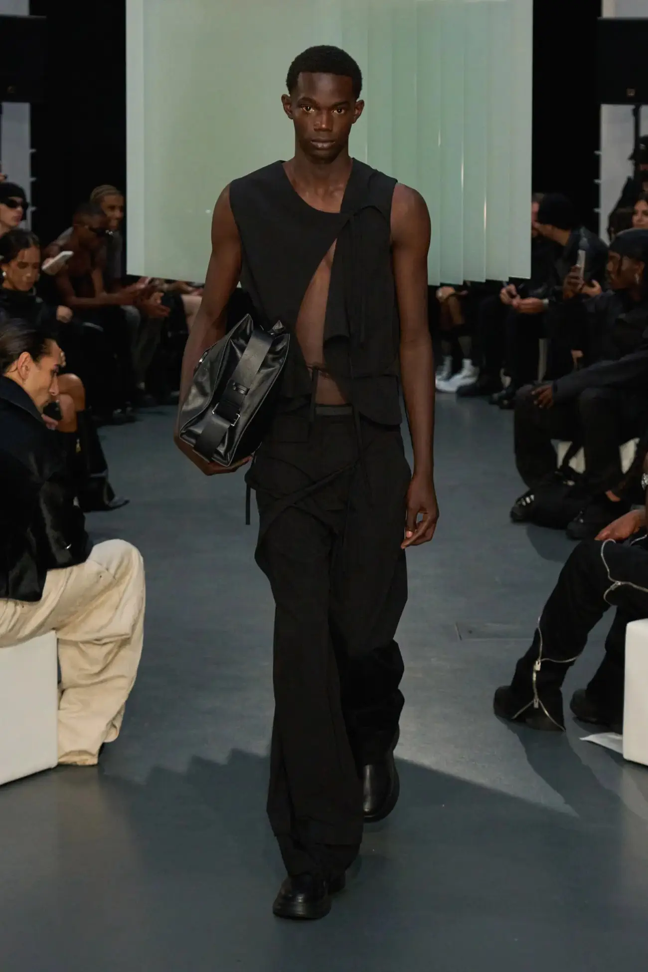 Heliot Emil Printemps 2025 redéfinit l'élégance technique