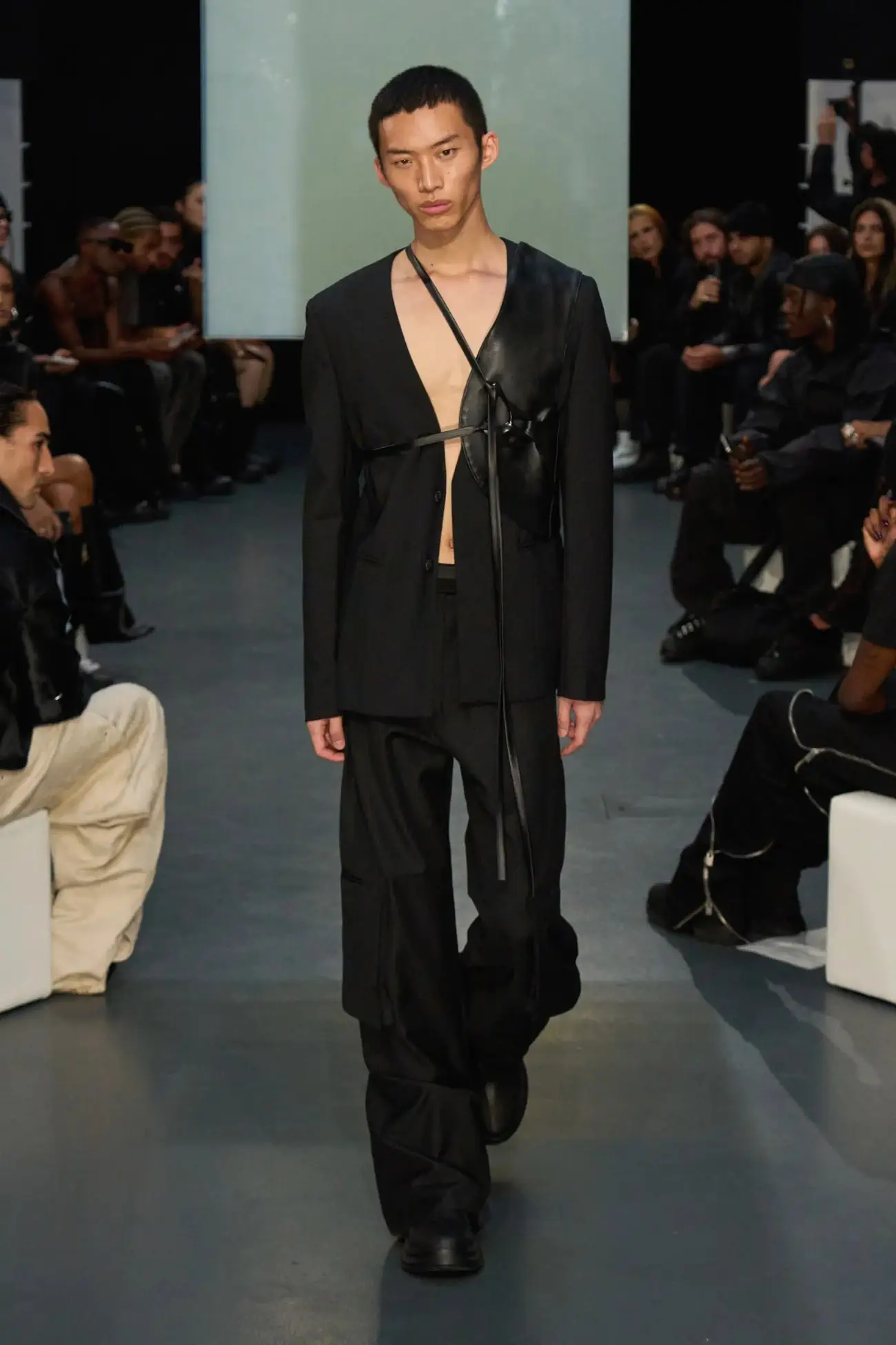 Heliot Emil Printemps 2025 redéfinit l'élégance technique