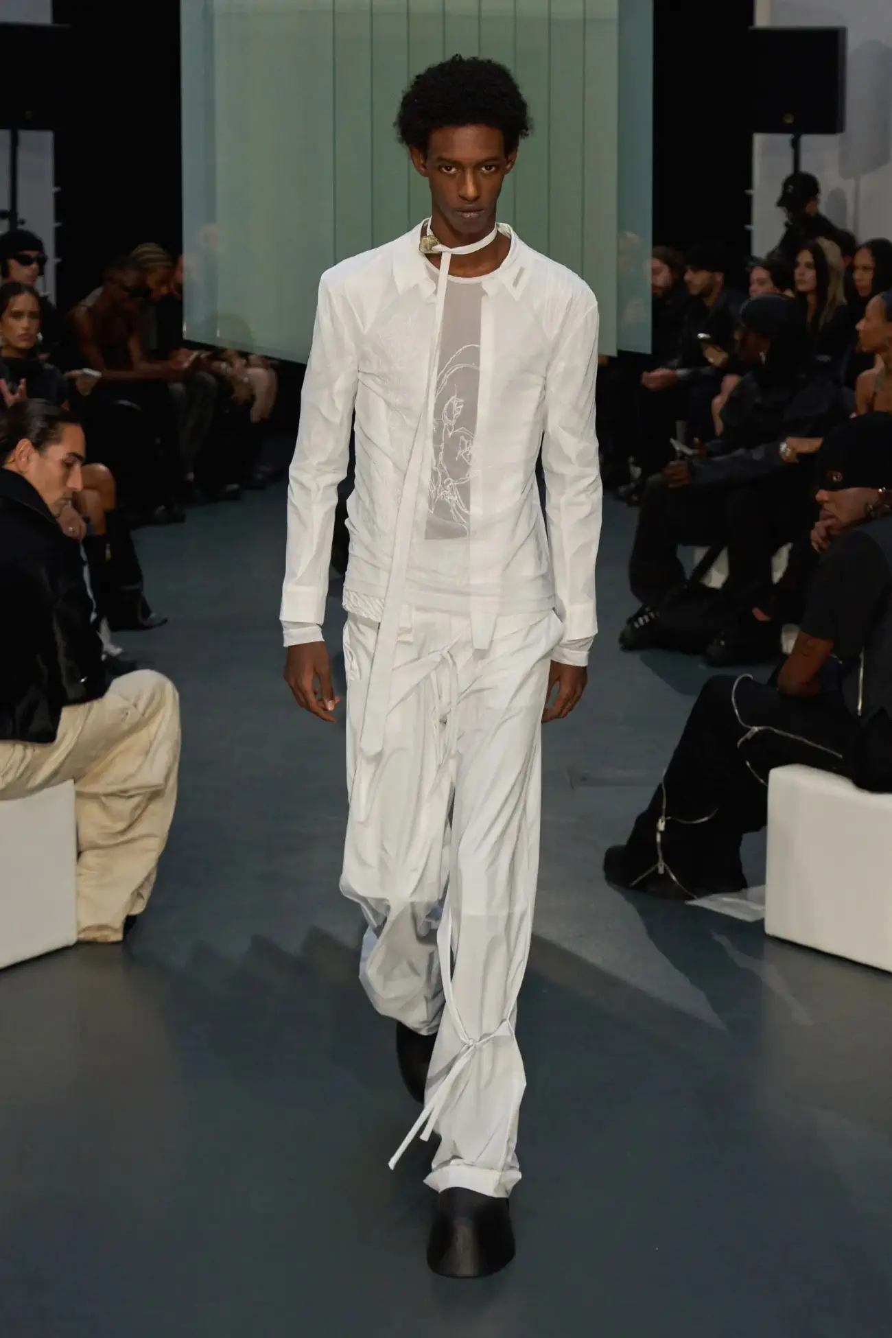 Heliot Emil Printemps 2025 redéfinit l'élégance technique