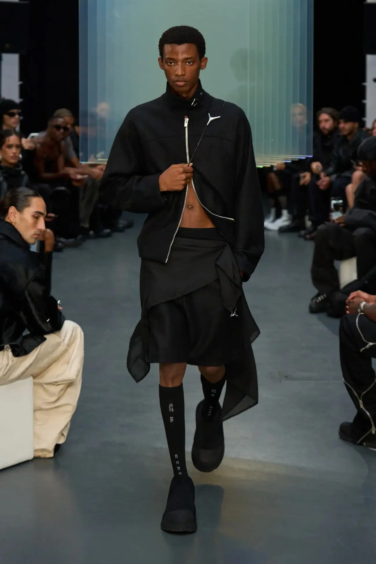 Heliot Emil Printemps 2025 redéfinit l'élégance technique