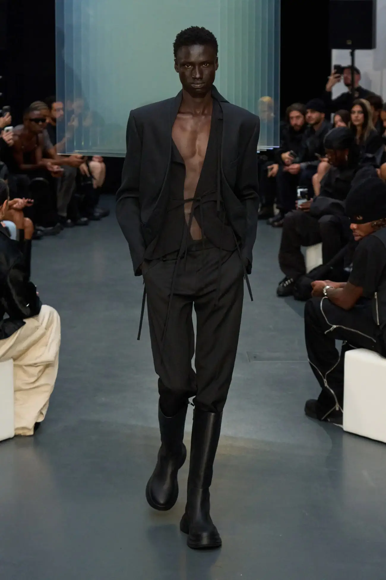 Heliot Emil Printemps 2025 redéfinit l'élégance technique