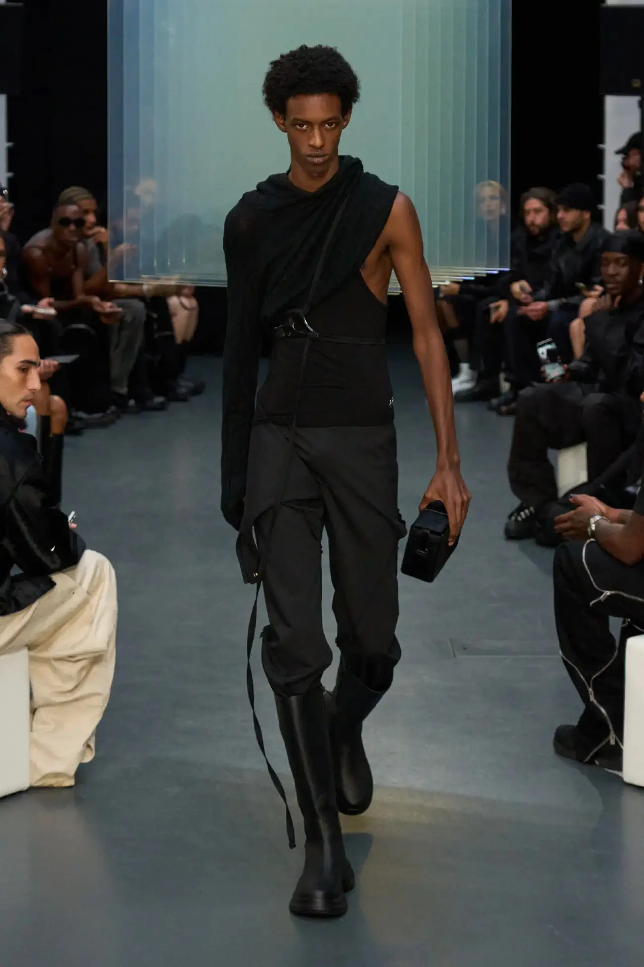 Heliot Emil Printemps 2025 redéfinit l'élégance technique