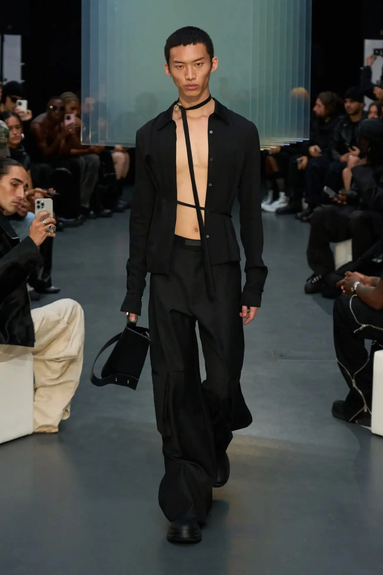 Heliot Emil Printemps 2025 redéfinit l'élégance technique