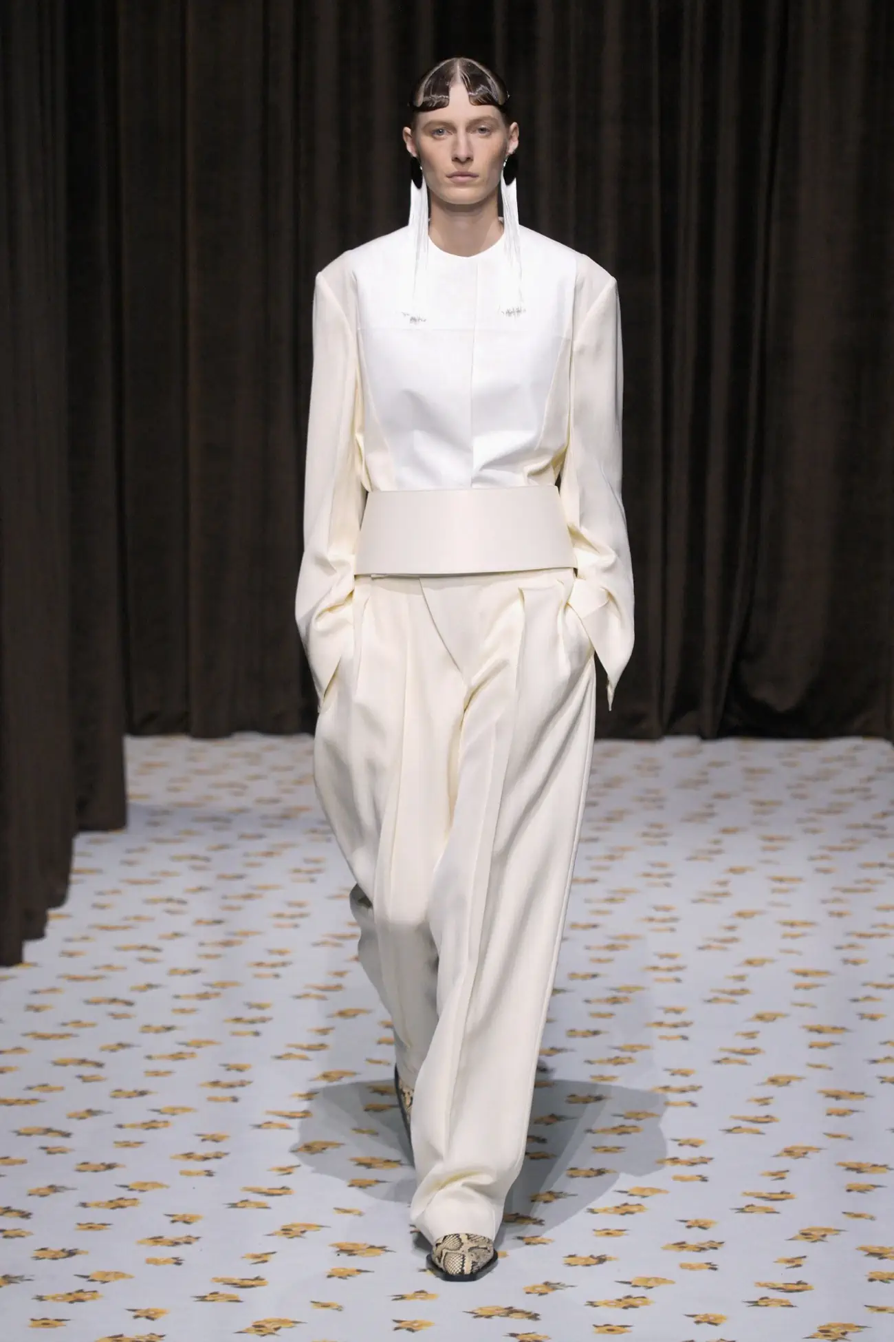 Jil Sander Printemps 2025 : une force sombre pour des temps incertains