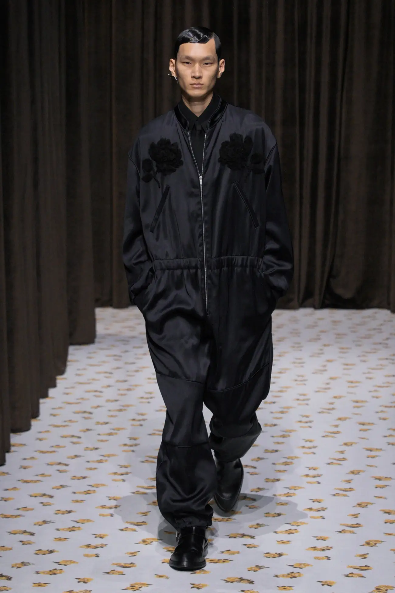 Jil Sander Printemps 2025 : une force sombre pour des temps incertains